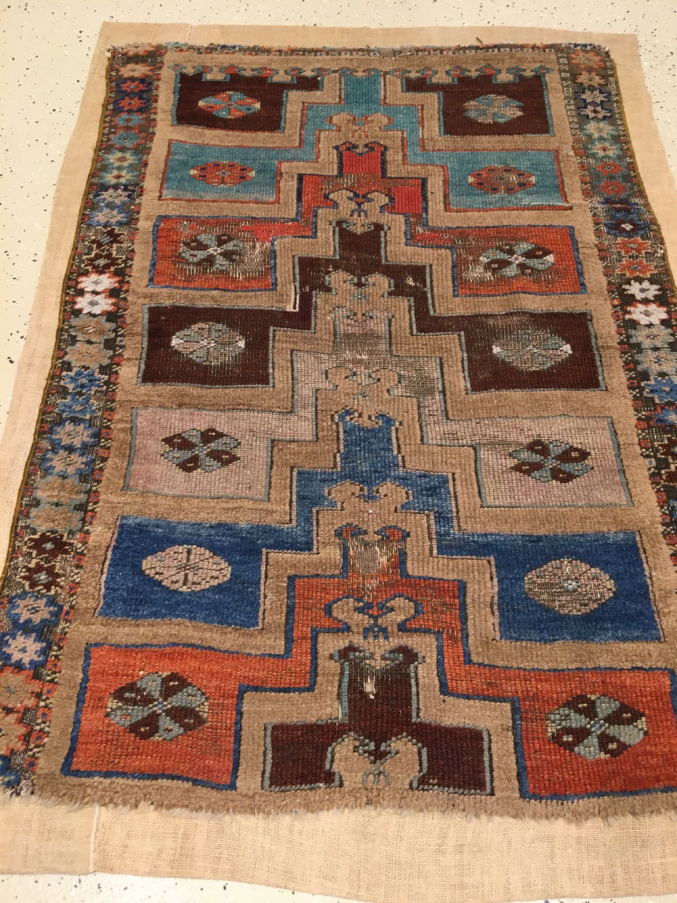 Detail a: Konya Karapinar "Gebetsteppich" antik (Kamelwolle), Zentralanatolien, 19.Jhd., Kamelwolle/Wolle geknüpft auf Wolle. Seltener ...