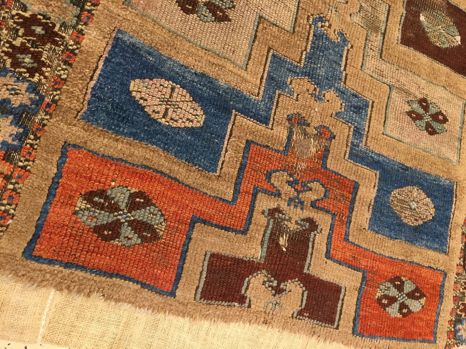 Detail f: Konya Karapinar "Gebetsteppich" antik (Kamelwolle), Zentralanatolien, 19.Jhd., Kamelwolle/Wolle geknüpft auf Wolle. Seltener ...