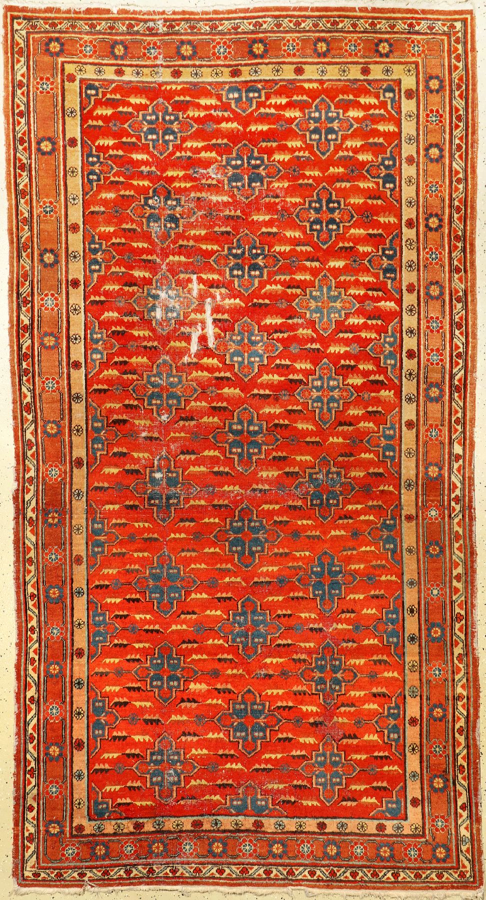 Seltener Khotan antik, Ostturkestan, Ende 19.Jhd., Wolle geknüpft auf Baumwolle. Seltenes Rapport Muster auf orangeroten Grund. Typische Khotan ...