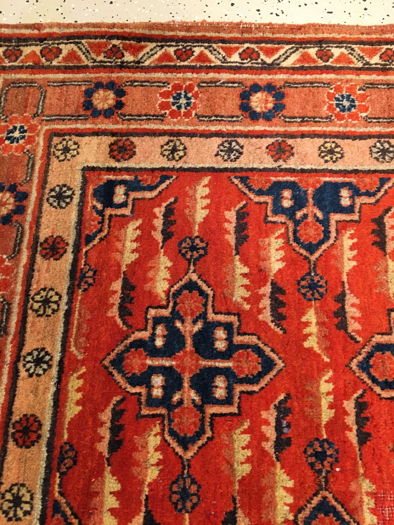 Detail g: Seltener Khotan antik, Ostturkestan, Ende 19.Jhd., Wolle geknüpft auf Baumwolle. Seltenes Rapport Muster auf orangeroten Grund. Typische Khotan ...