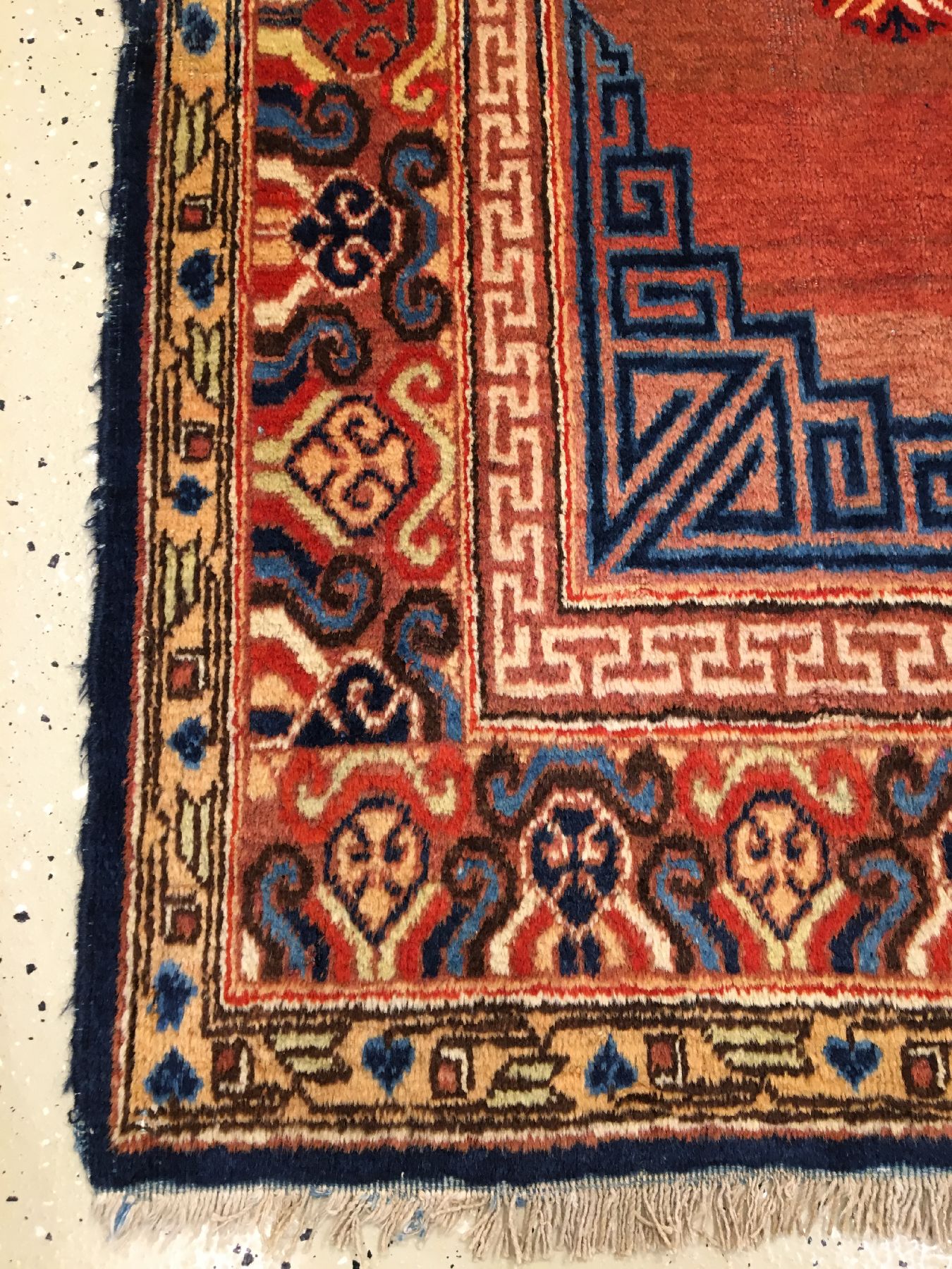 Detail h: Khotan alt (Kansu Design), Ostturkestan, um 1910/1920, Wolle geknüpft auf Baumwolle. Dekorativer Khotan mit Muster nach Vorbild der frühen ...
