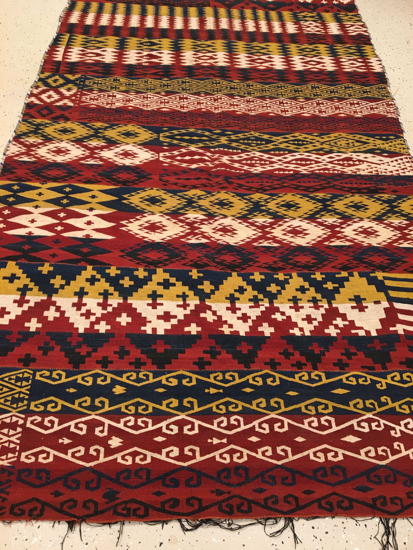 Detail a: Ghudjeri "Flachgewebe" alt, Usbekistan, um 1920/1930, Wolle geknüpft auf Wolle. Dekorativer Ghudjeri mit charakteristischer Ornamentik, ...