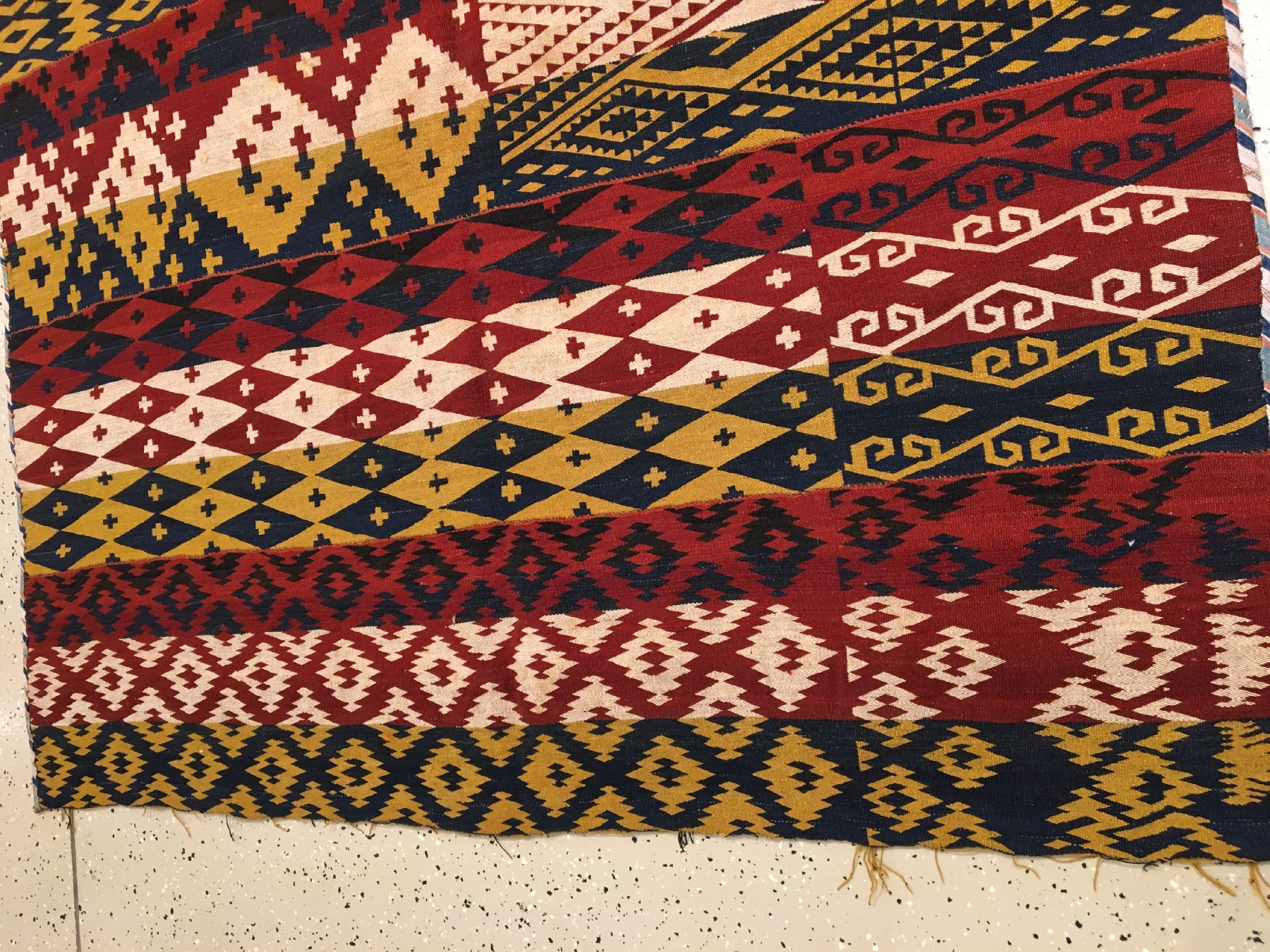 Detail b: Ghudjeri "Flachgewebe" alt, Usbekistan, um 1920/1930, Wolle geknüpft auf Wolle. Dekorativer Ghudjeri mit charakteristischer Ornamentik, ...