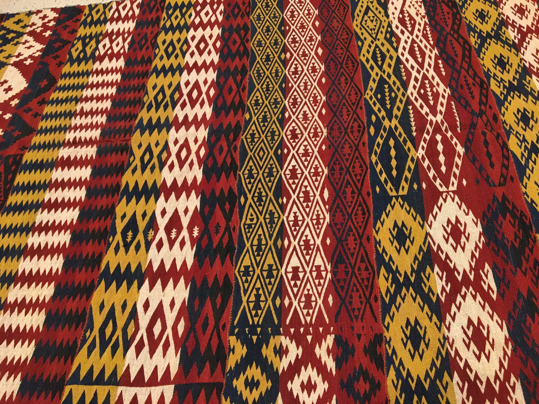 Detail c: Ghudjeri "Flachgewebe" alt, Usbekistan, um 1920/1930, Wolle geknüpft auf Wolle. Dekorativer Ghudjeri mit charakteristischer Ornamentik, ...