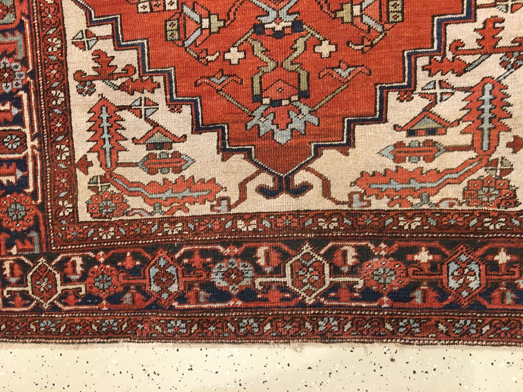 Detail f: Heriz antik, Nordwestpersien, Ende 19.Jhd., Wolle geknüpft auf Baumwolle. Seltener Heriz im Brückenformat mit Serapi Medaillon und Naturfarben. ...