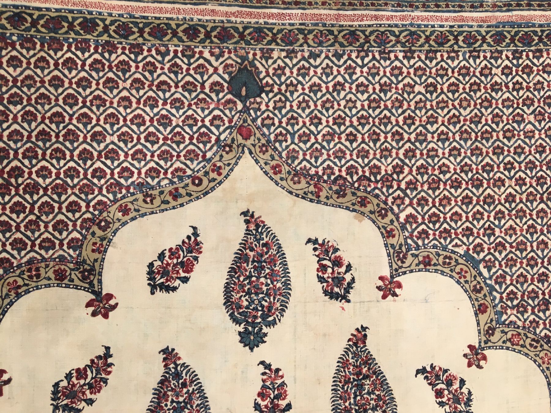 Detail c: Gebets-Qalamkar antik (Stoffmalerei), Zentralpersien, 19.Jhd., Stoffmalerei. Rarer Qalamkar im Gebetstypus mit Zypressen im weißen Feld. Dekorativ, ...