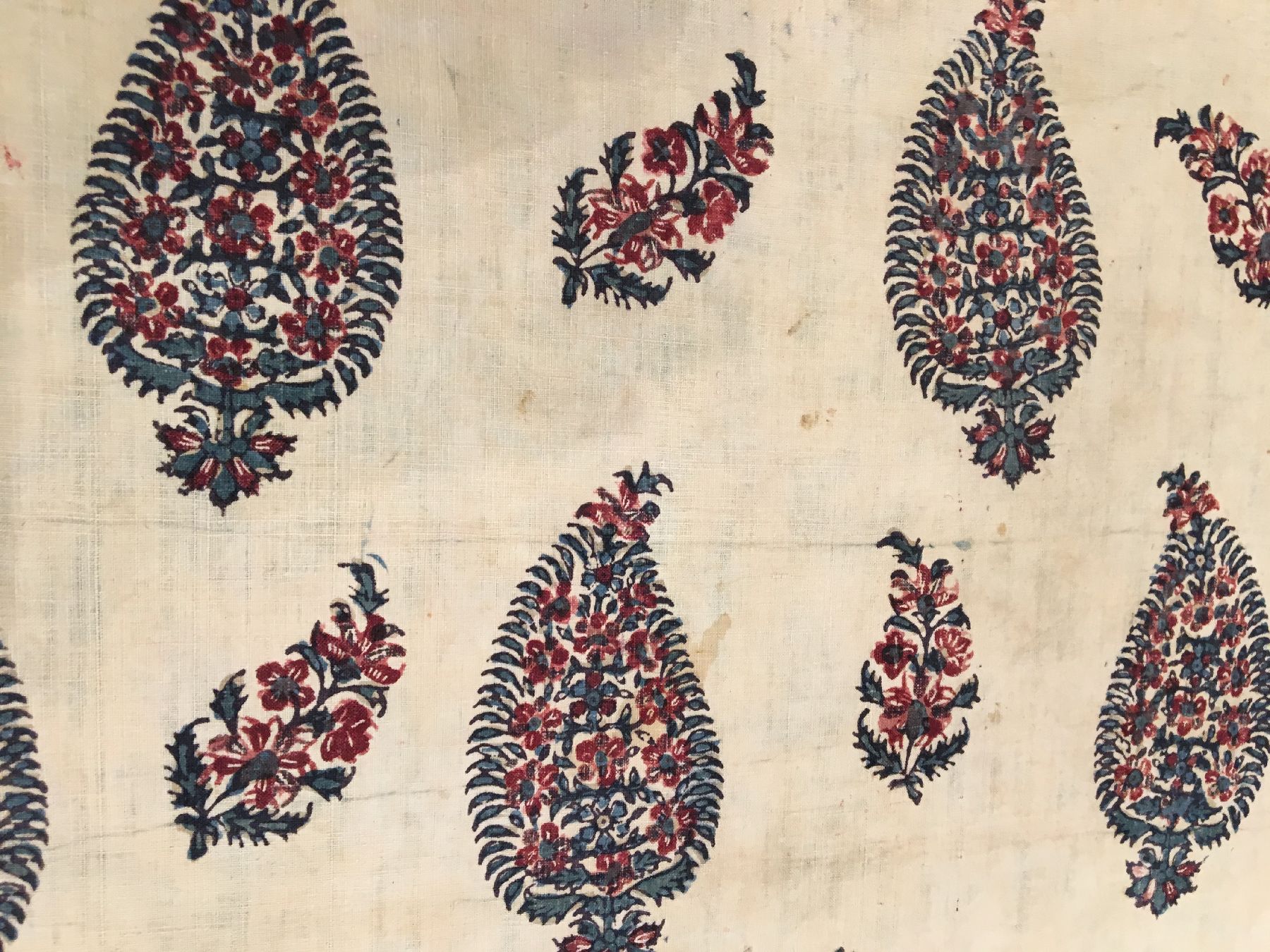 Detail d: Gebets-Qalamkar antik (Stoffmalerei), Zentralpersien, 19.Jhd., Stoffmalerei. Rarer Qalamkar im Gebetstypus mit Zypressen im weißen Feld. Dekorativ, ...