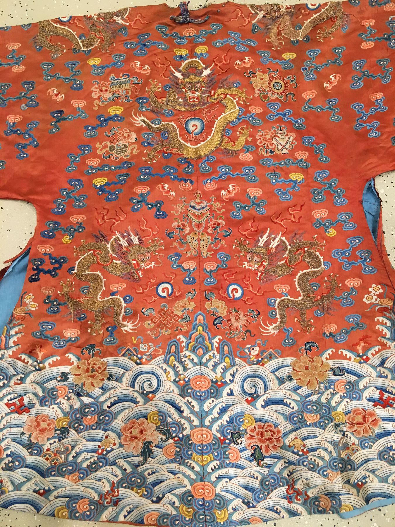 Detail b: Seltene chinesische "Drachen-Robe" antik "Seiden-Metallstickerei" (Gefertigt für eine wichtige Person in der verbotenen Stadt ...