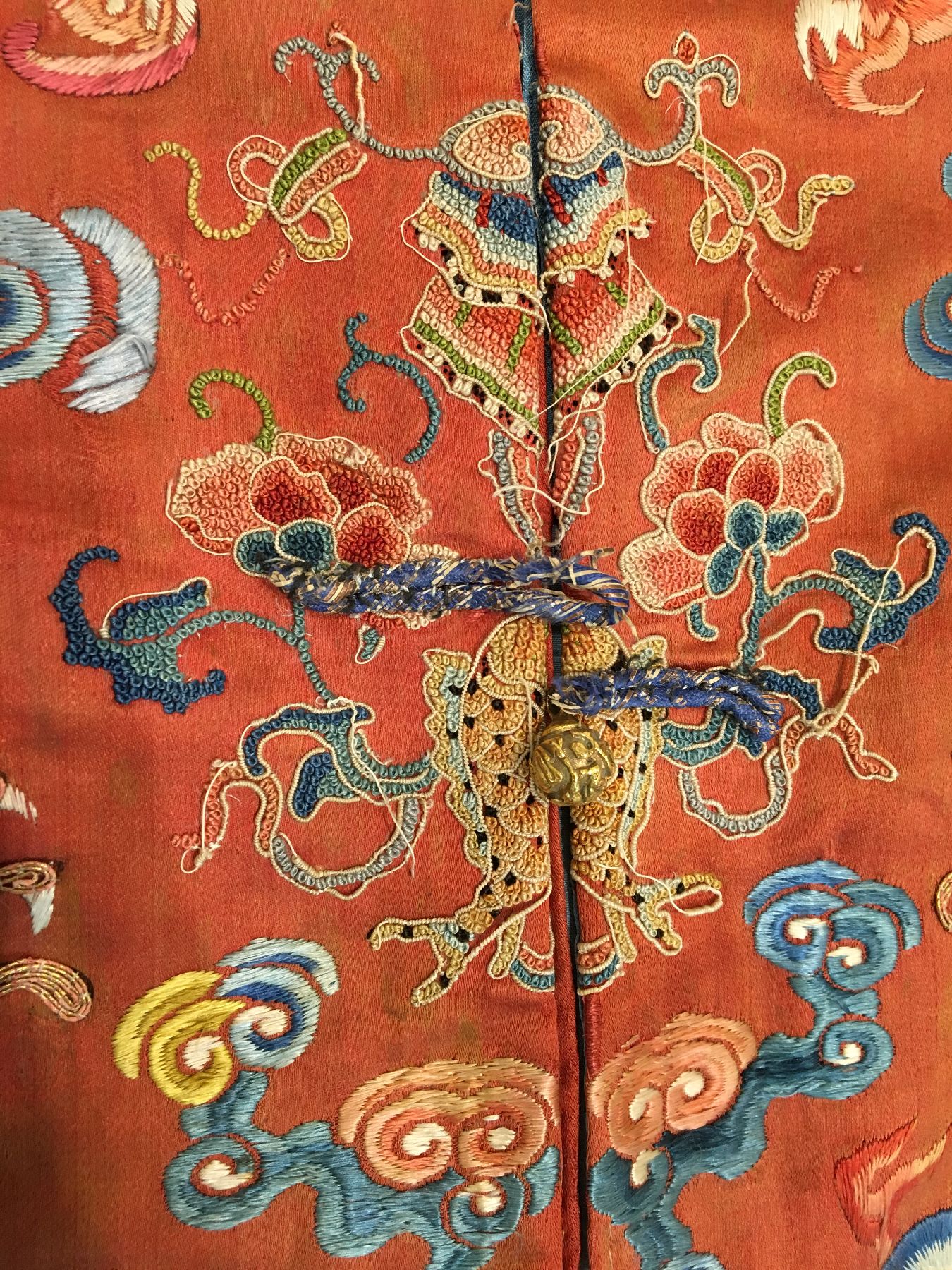 Detail h: Seltene chinesische "Drachen-Robe" antik "Seiden-Metallstickerei" (Gefertigt für eine wichtige Person in der verbotenen Stadt ...