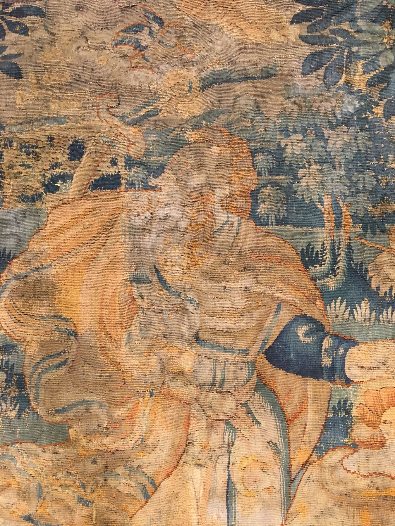 Detail b: Flandern "Feuilles de Choux Tapisserie" antik (Fragment), Flandern, 16.Jhd., Wolle mit Seide, ca. 142 x 128 cm, EHZ: (Fragment).