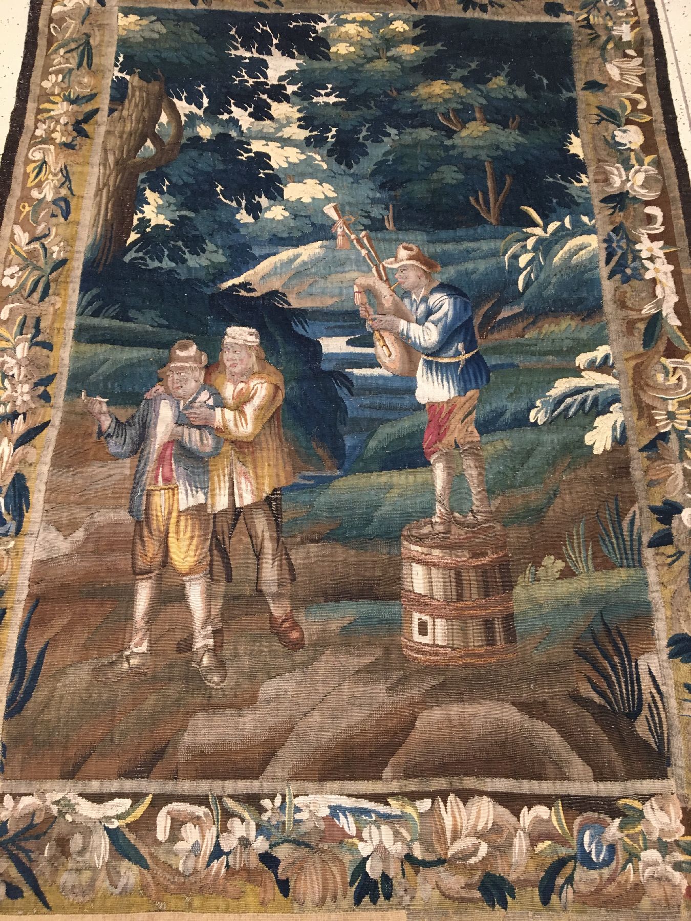 Detail a: Flämische "Tapisserie" antik, Flandern, um 1700, Wolle mit Seide. Dekorative Tapisserie aus den Flämischen Werkstätten mit Waldszene ...