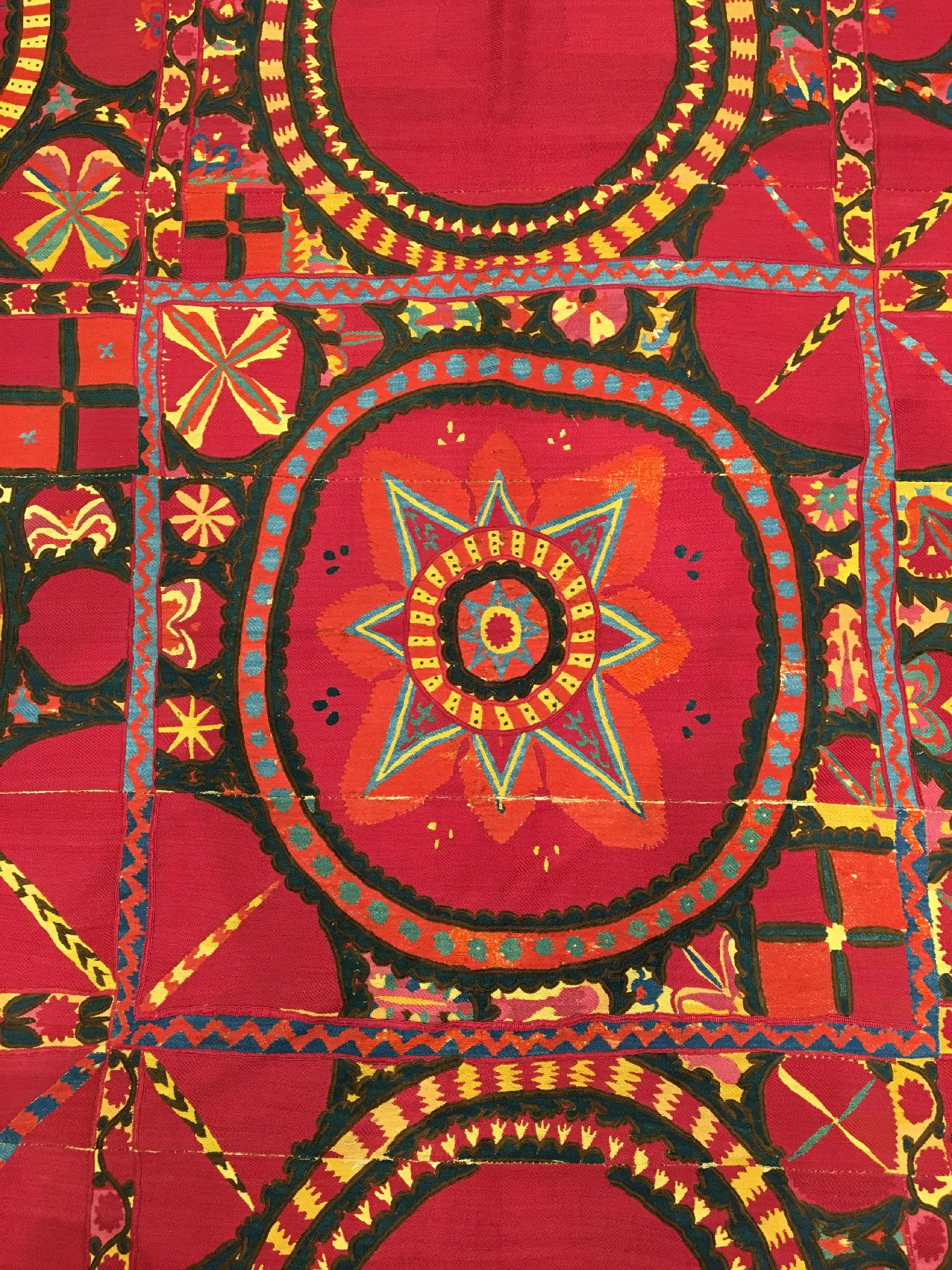 Detail c: Große Taschkent "Susani" antik, Usbekistan, Ende 19.Jhd., Seidenstickerei auf Baumwollgewebe. Großformatige Susani mit Paliak Muster und ...