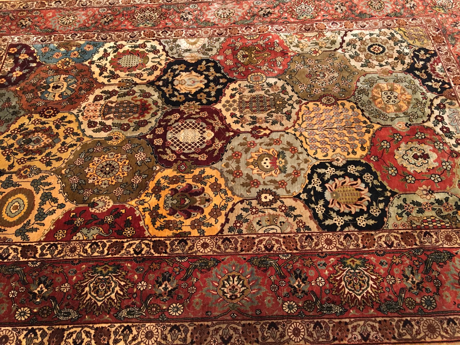 Detail c: Feiner Seiden Kum Kapi antik, Türkei Istanbul, um 1900/1910, reine Naturseide. Seltener Seidenteppich aus den armenischen Meisterwerkstätten in ...