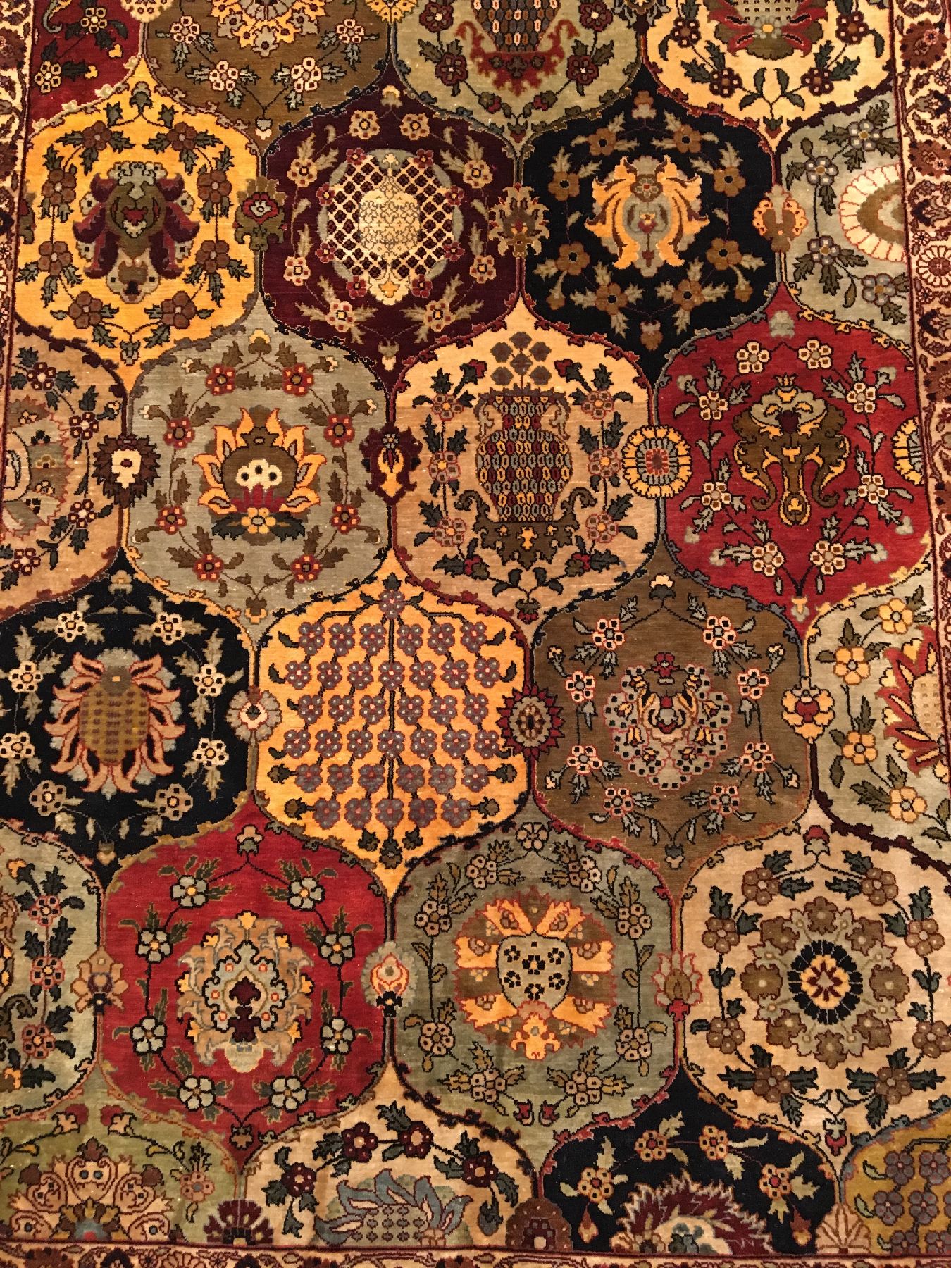 Detail e: Feiner Seiden Kum Kapi antik, Türkei Istanbul, um 1900/1910, reine Naturseide. Seltener Seidenteppich aus den armenischen Meisterwerkstätten in ...