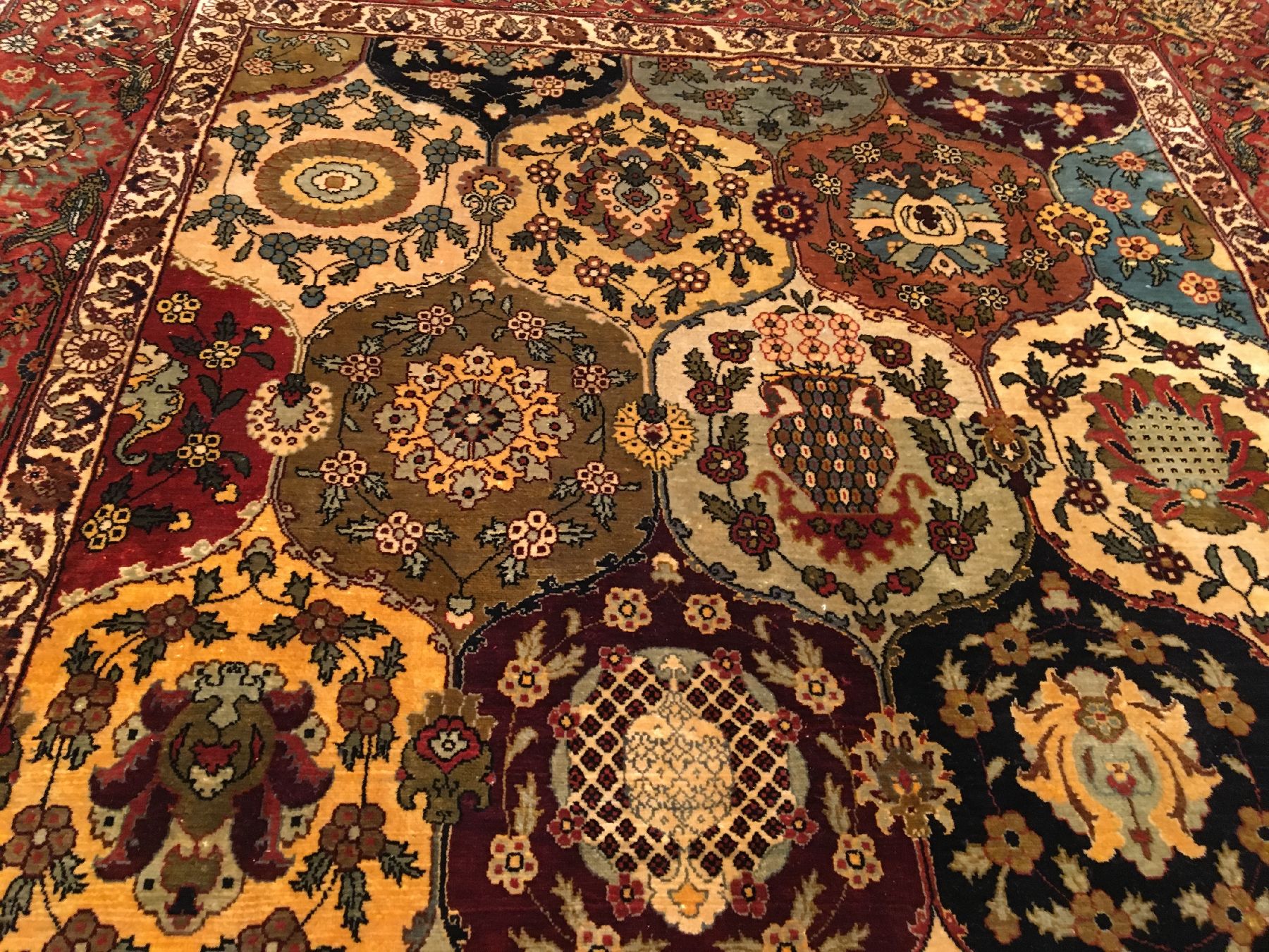 Detail f: Feiner Seiden Kum Kapi antik, Türkei Istanbul, um 1900/1910, reine Naturseide. Seltener Seidenteppich aus den armenischen Meisterwerkstätten in ...
