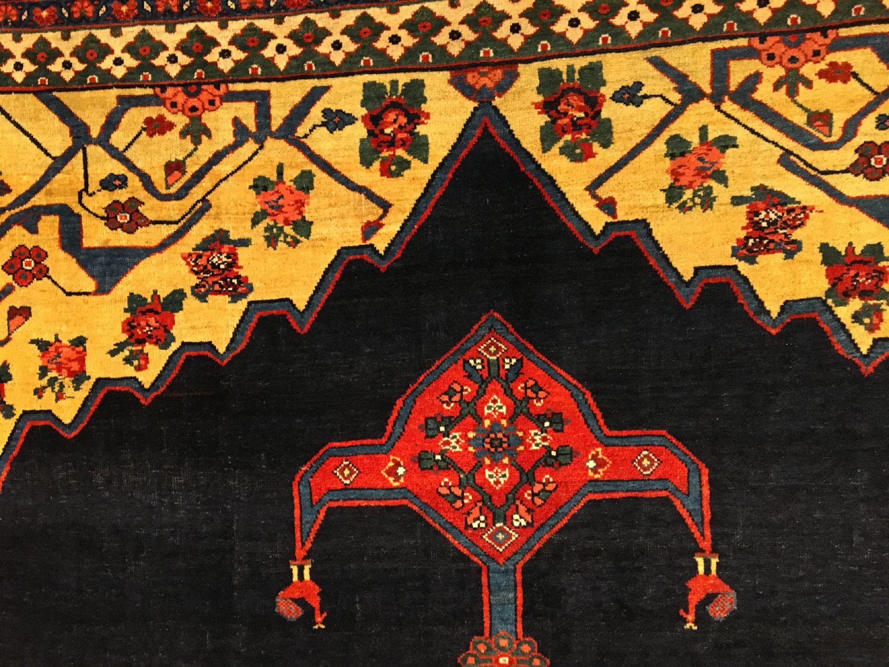 Detail e: Seltener feiner Bidjar antik, Nordwestpersien, 1.Hälfte 19.Jhd., Korkwolle geknüpft auf Wolle. Hochdekorativer Bidjar mit Medaillon und gelben ...