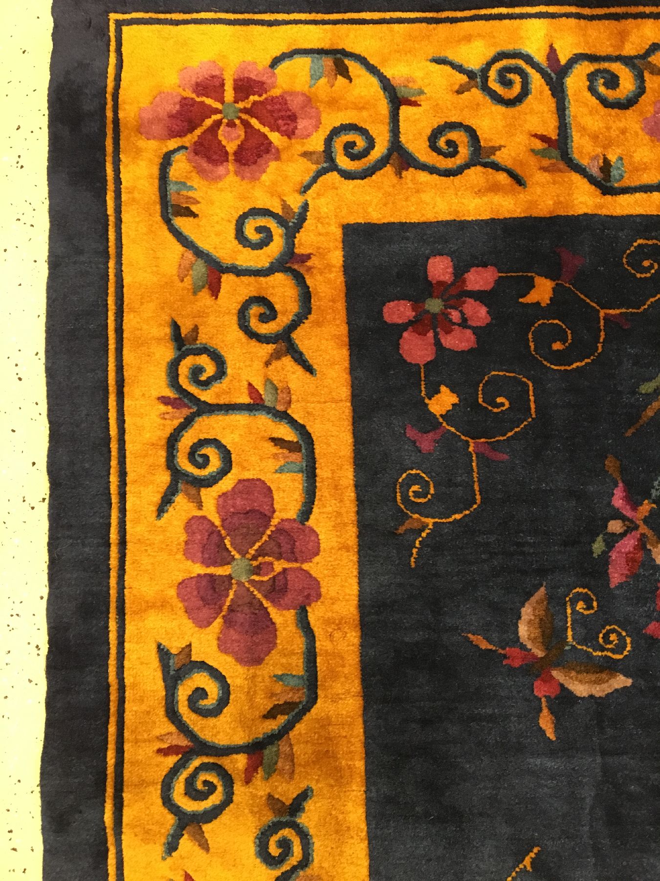 Detail d: Großer Peking alt (Art-Deco), Nordostchina, um 1910/1920, Korkwolle geknüpft auf Baumwolle. Dekorativer Art-Deco Peking mit indigoblauen Grund und ...
