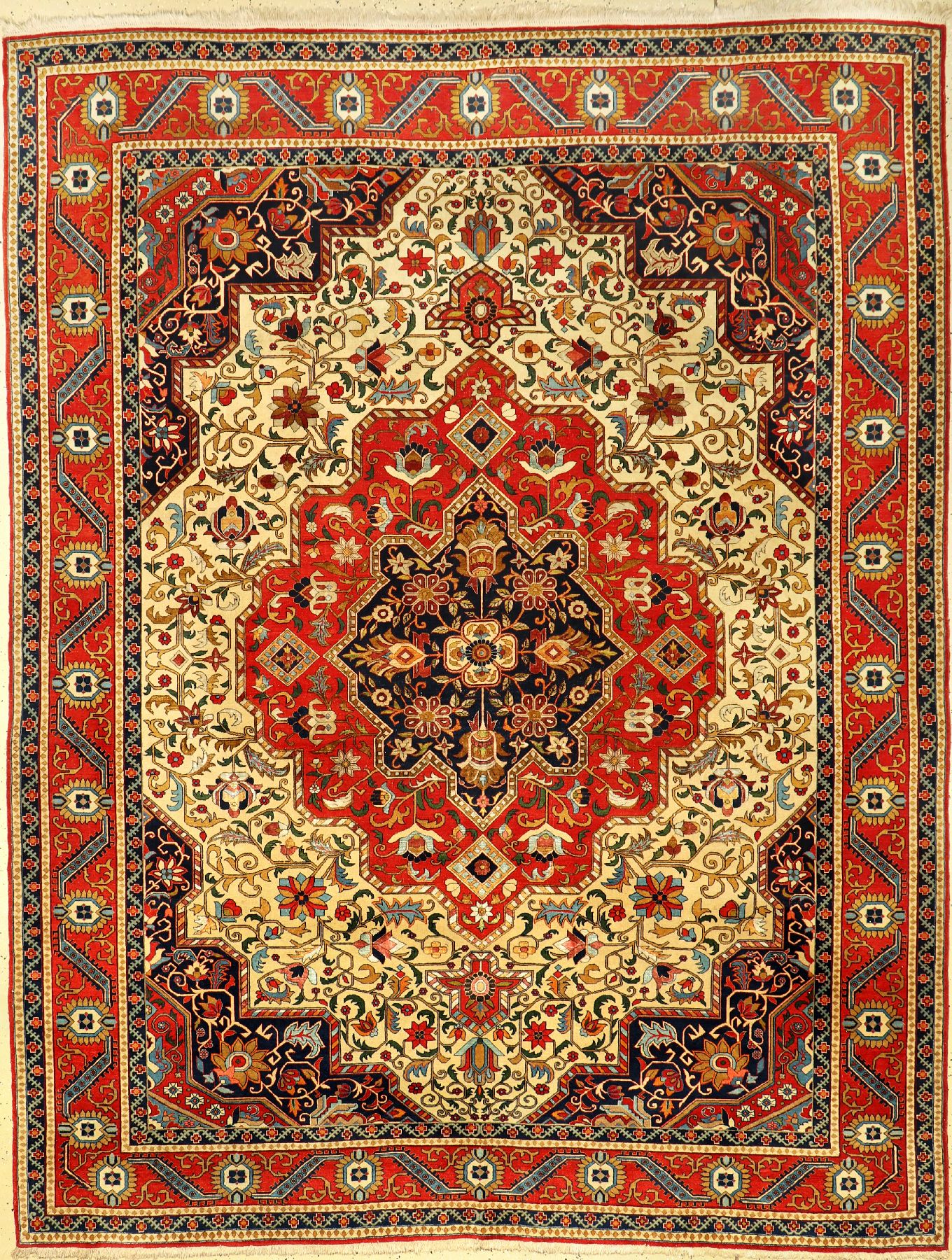 Großer feiner Ghom "Shakeri" (Part-Silk) alt, Zentralpersien, um 1940, Korkwolle mit viel Seide geknüpft auf Baumwolle. Seltener ...