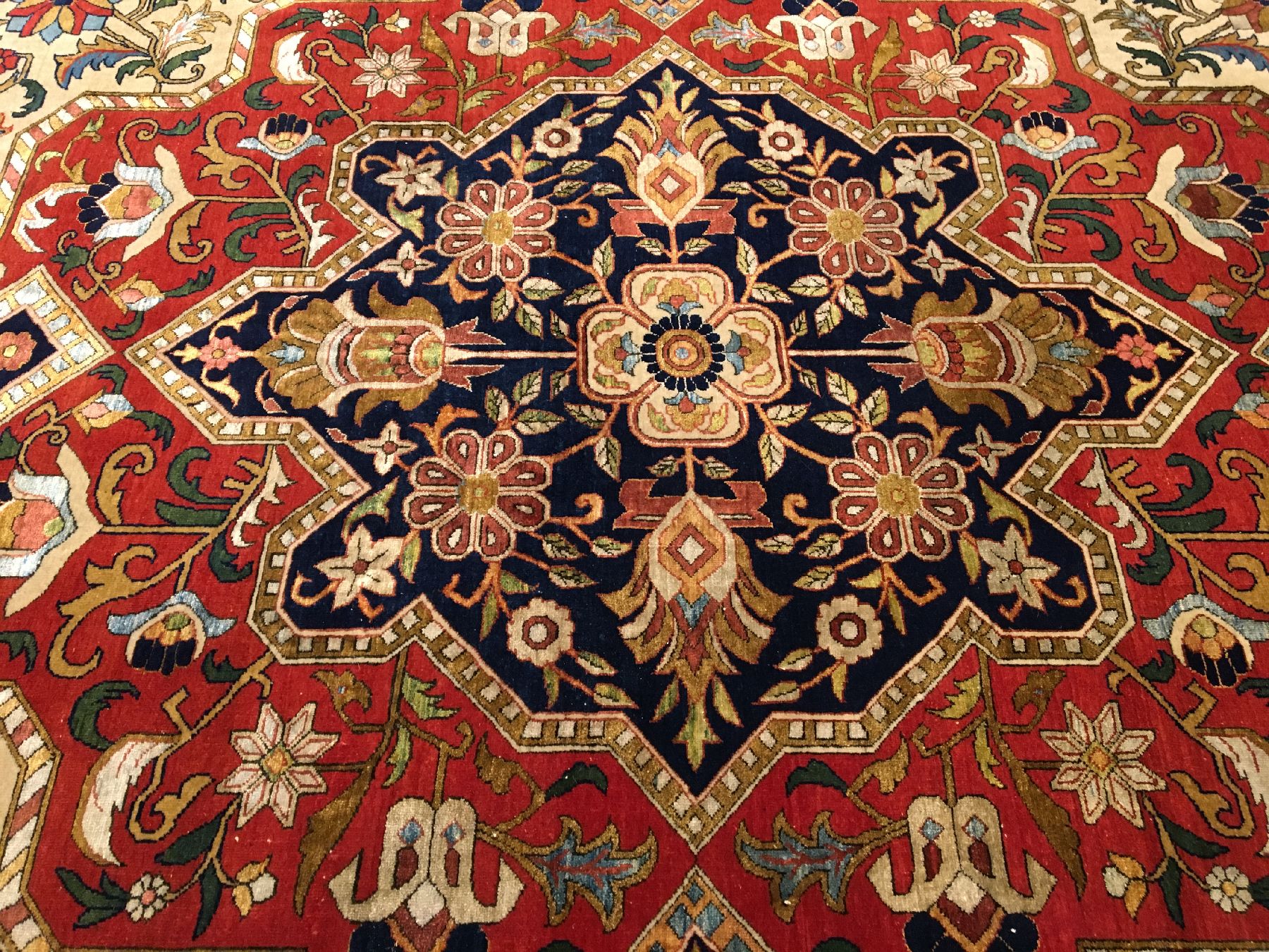 Detail b: Großer feiner Ghom "Shakeri" (Part-Silk) alt, Zentralpersien, um 1940, Korkwolle mit viel Seide geknüpft auf Baumwolle. Seltener ...