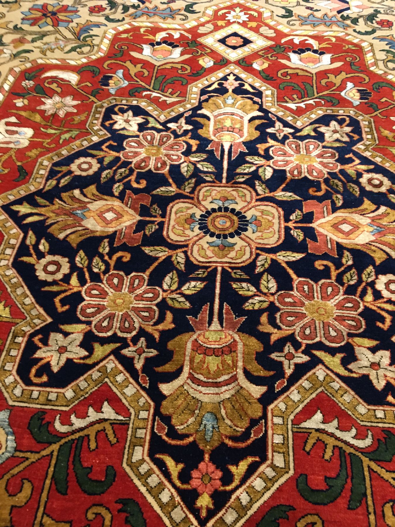 Detail c: Großer feiner Ghom "Shakeri" (Part-Silk) alt, Zentralpersien, um 1940, Korkwolle mit viel Seide geknüpft auf Baumwolle. Seltener ...