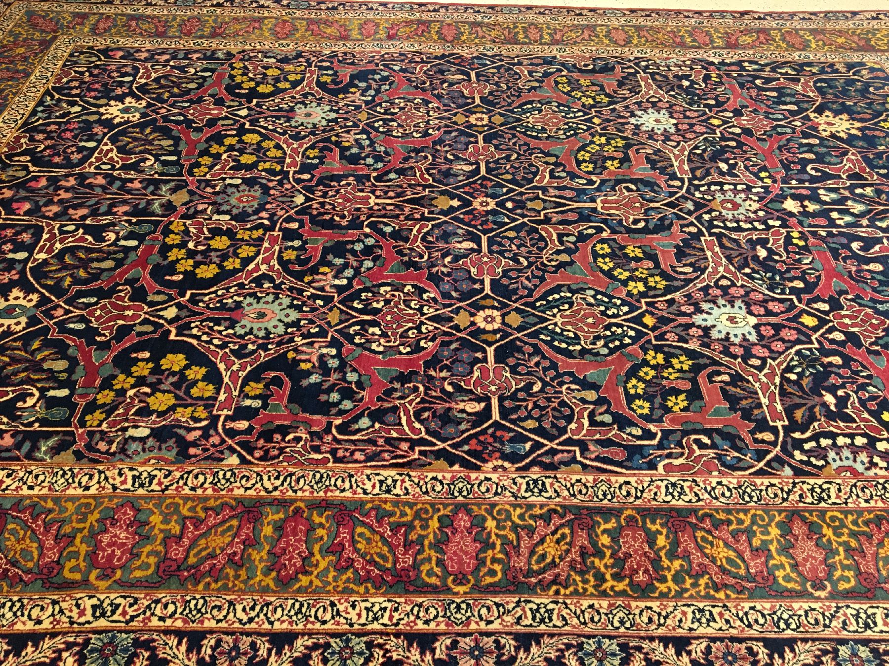 Detail b: Großer feiner Teheran antik, Zentralpersien, Ende 19.Jhd., Korkwolle geknüpft auf Baumwolle. Hochdekorativer Teppich mit Arabesken allover Muster ...