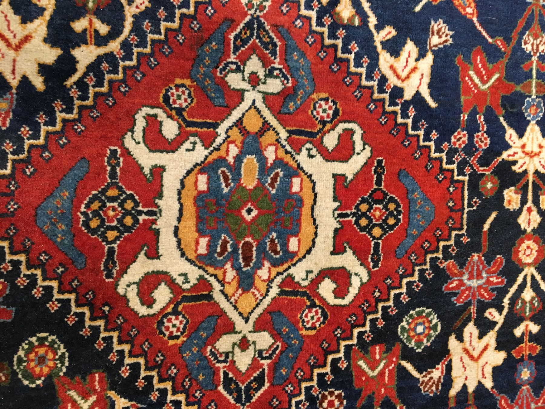 Detail d: Feiner Gaschgai "Gaschguli" antik, Südwestpersien Fars-Gebiet, Ende 19.Jhd., Wolle geknüpft auf Wolle. Feiner Knüpfteppich des ...