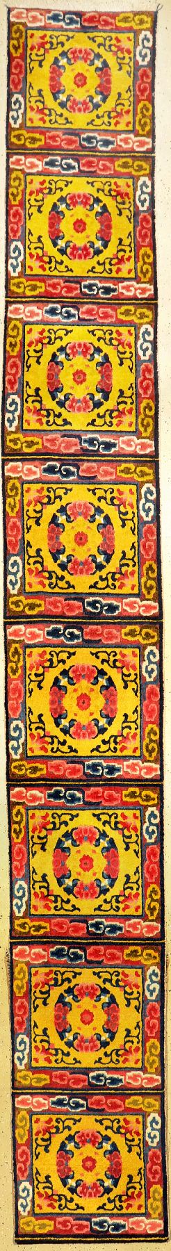 Gelbe Ning-Hsia "Sitzbakteppich-Galerie" antik, Westchina, Ende 19.Jhd., Wolle geknüpft auf Baumwolle. Hochdekorative Galerie mit ...