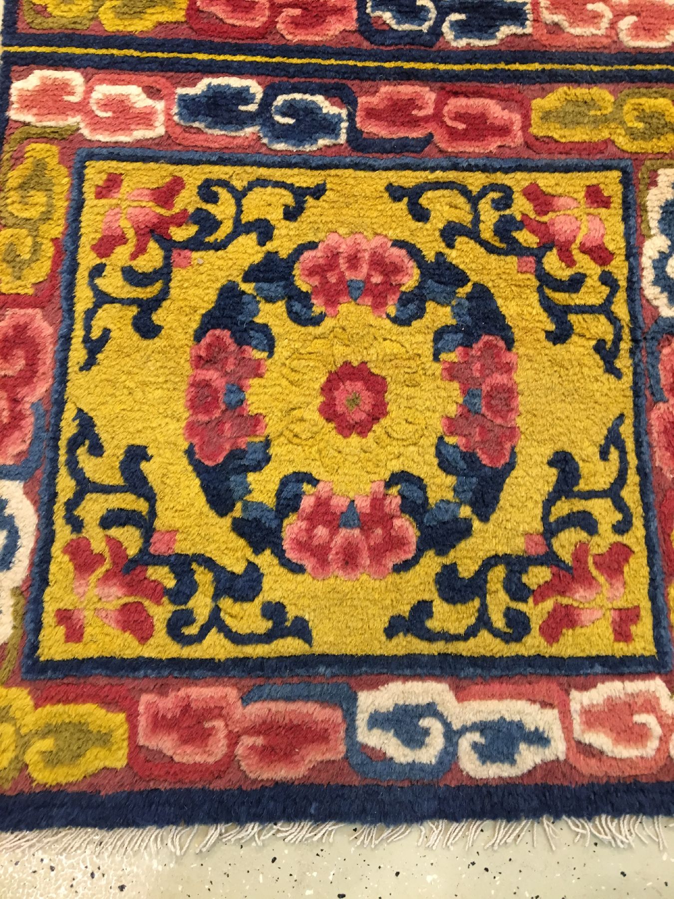 Detail d: Gelbe Ning-Hsia "Sitzbakteppich-Galerie" antik, Westchina, Ende 19.Jhd., Wolle geknüpft auf Baumwolle. Hochdekorative Galerie mit ...