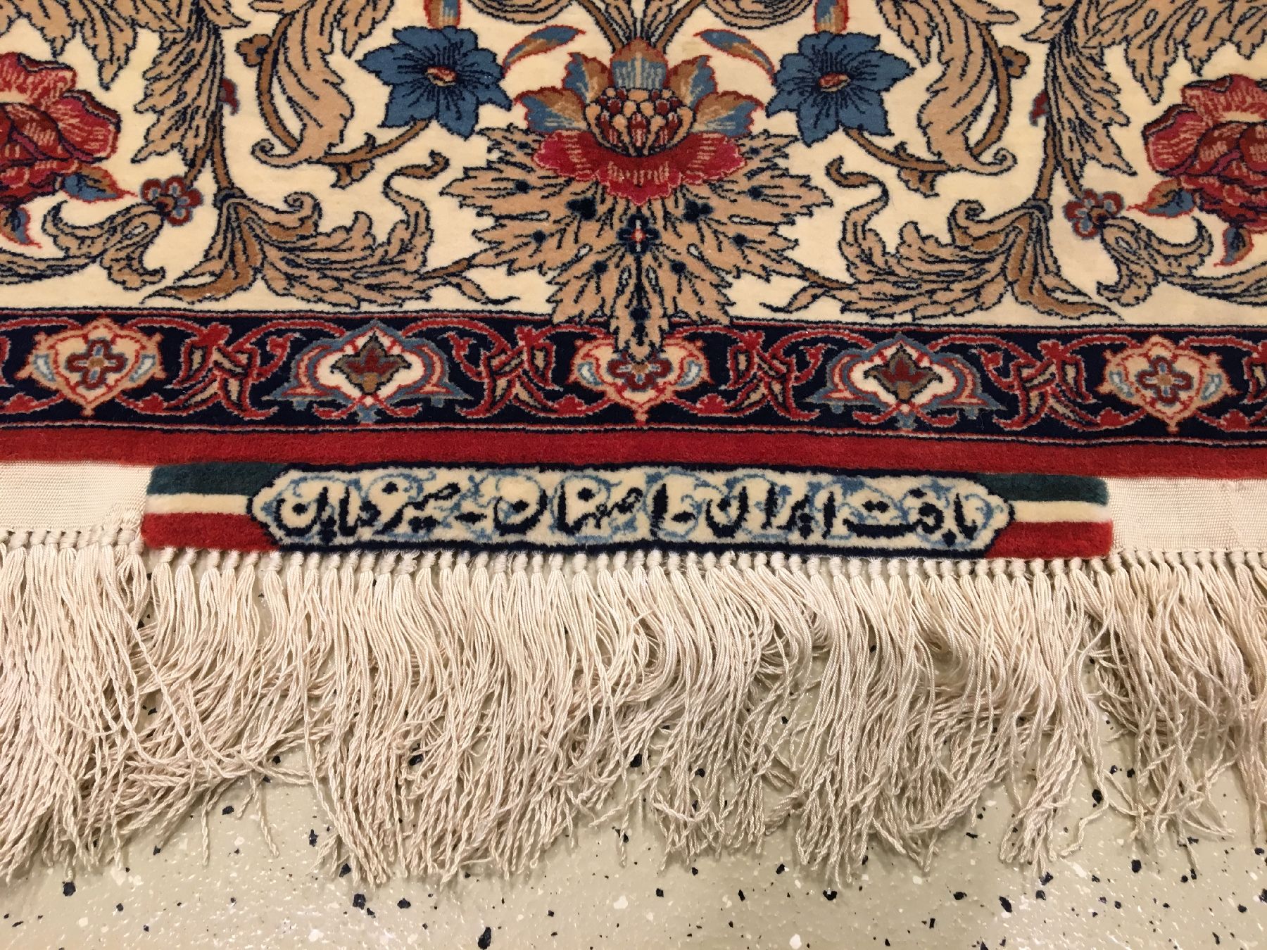 Detail d: Feiner Esfahan "Mojtaba Seirafian" alt (Signiert), Zentralpersien, um 1970, Korkwolle geknüpft auf Seidenkette. Sehr feiner Esfahan aus ...