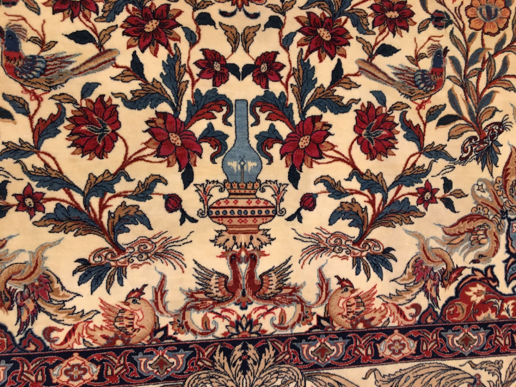 Detail e: Feiner Esfahan "Mojtaba Seirafian" alt (Signiert), Zentralpersien, um 1970, Korkwolle geknüpft auf Seidenkette. Sehr feiner Esfahan aus ...
