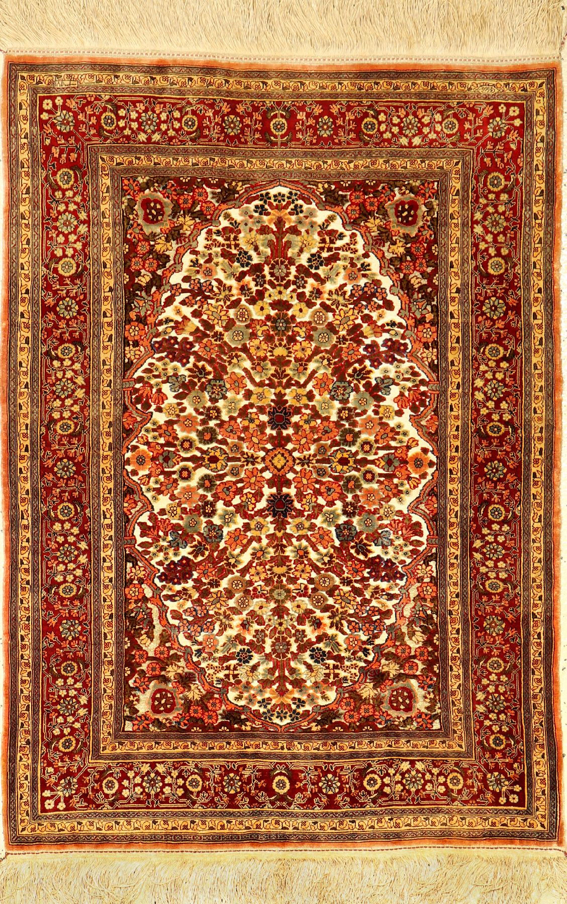 Feiner metallbroschierter Seiden Hereke alt (Signiert), Türkei, um 1960, reine Naturseide mit Metallbrokat. Eleganter Seiden Hereke im Stile der ...