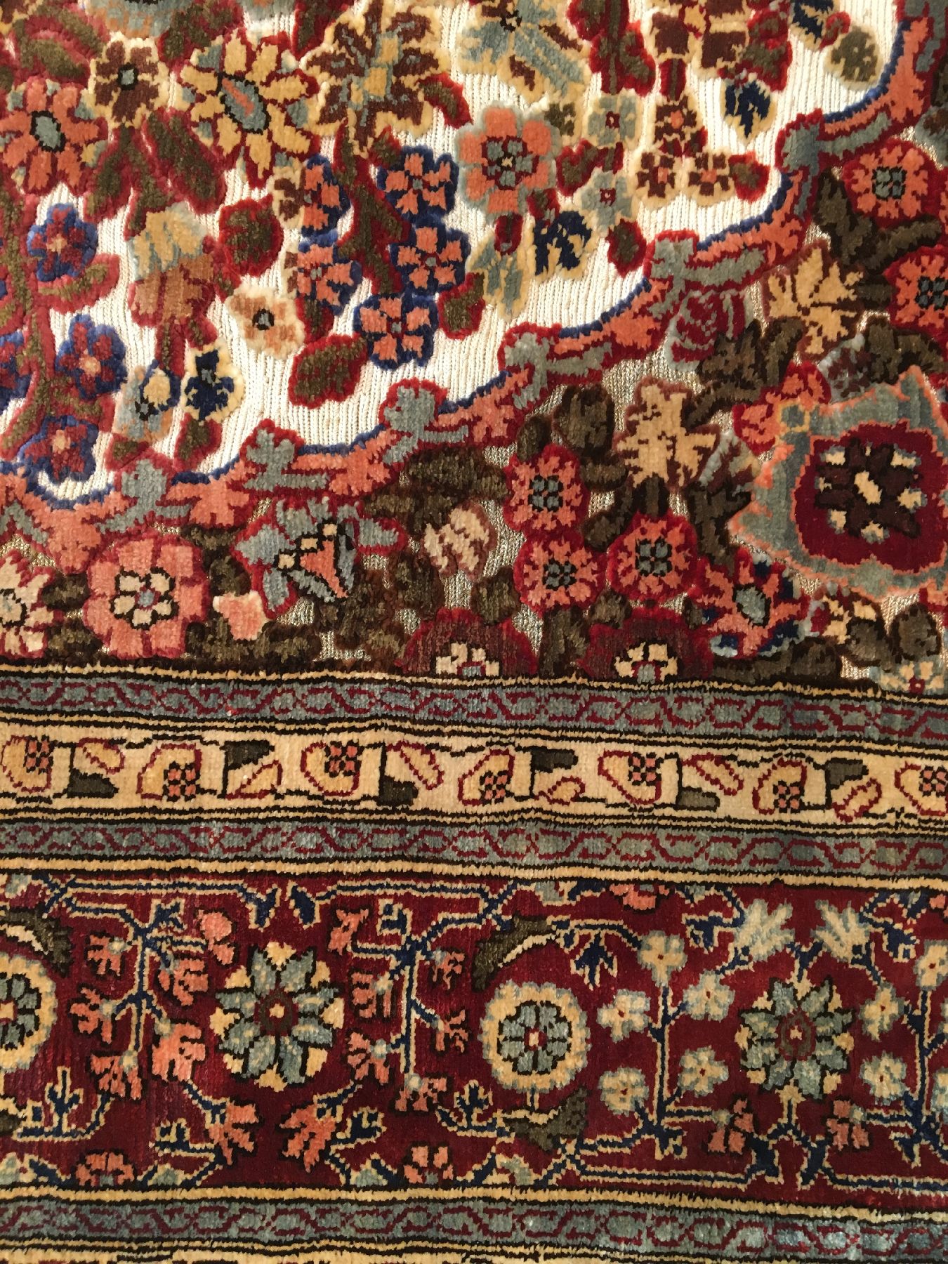Detail e: Feiner metallbroschierter Seiden Hereke alt (Signiert), Türkei, um 1960, reine Naturseide mit Metallbrokat. Eleganter Seiden Hereke im Stile der ...