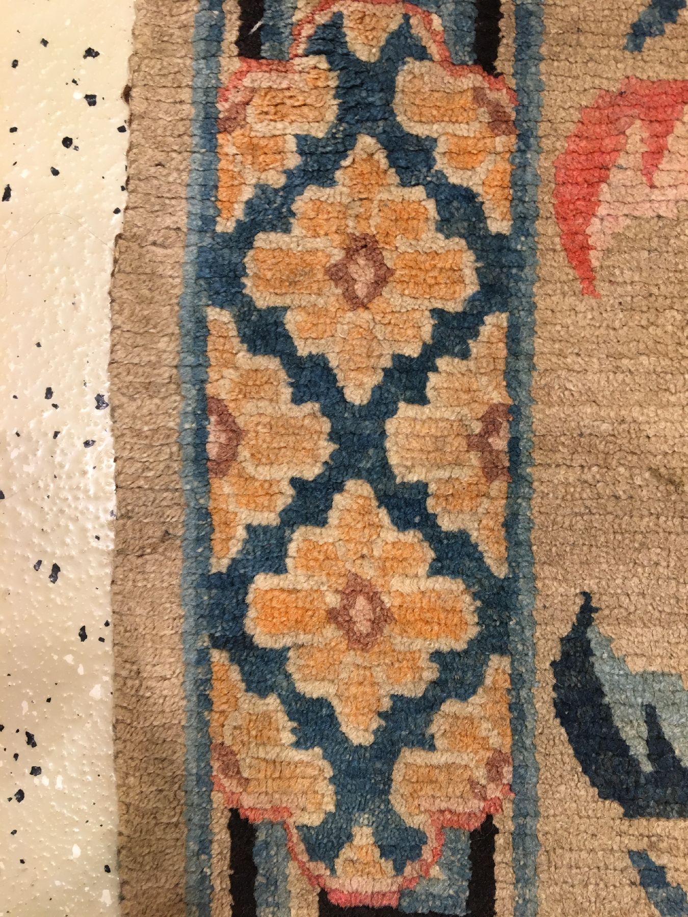 Detail e: Gyantse "Khaden" alt, Südtibet, um 1910, Wolle geknüpft auf Wolle. Dekorativer Gyantse Schlafteppich mit floralen Muster. Kartuschen ...