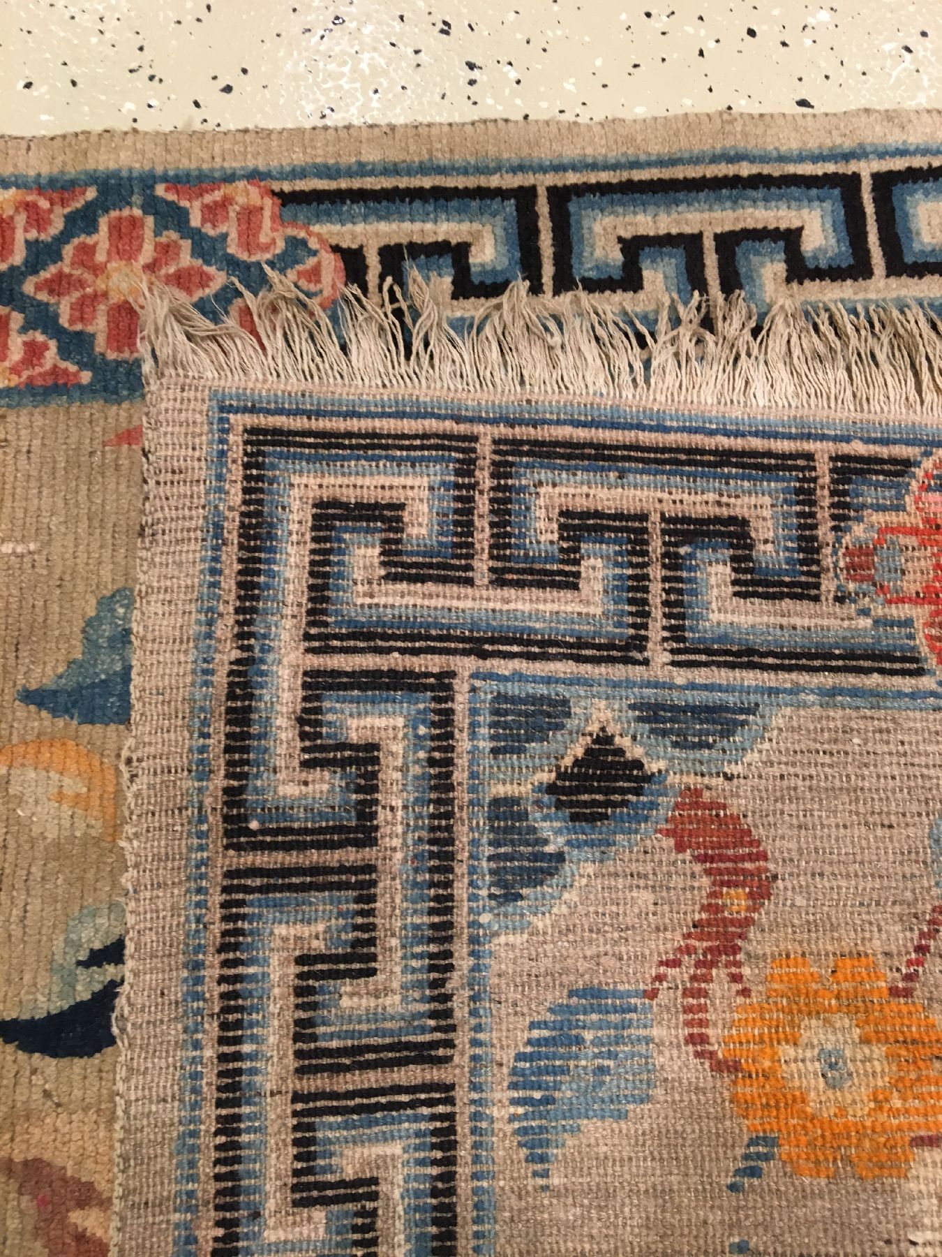 Detail g: Gyantse "Khaden" alt, Südtibet, um 1910, Wolle geknüpft auf Wolle. Dekorativer Gyantse Schlafteppich mit floralen Muster. Kartuschen ...