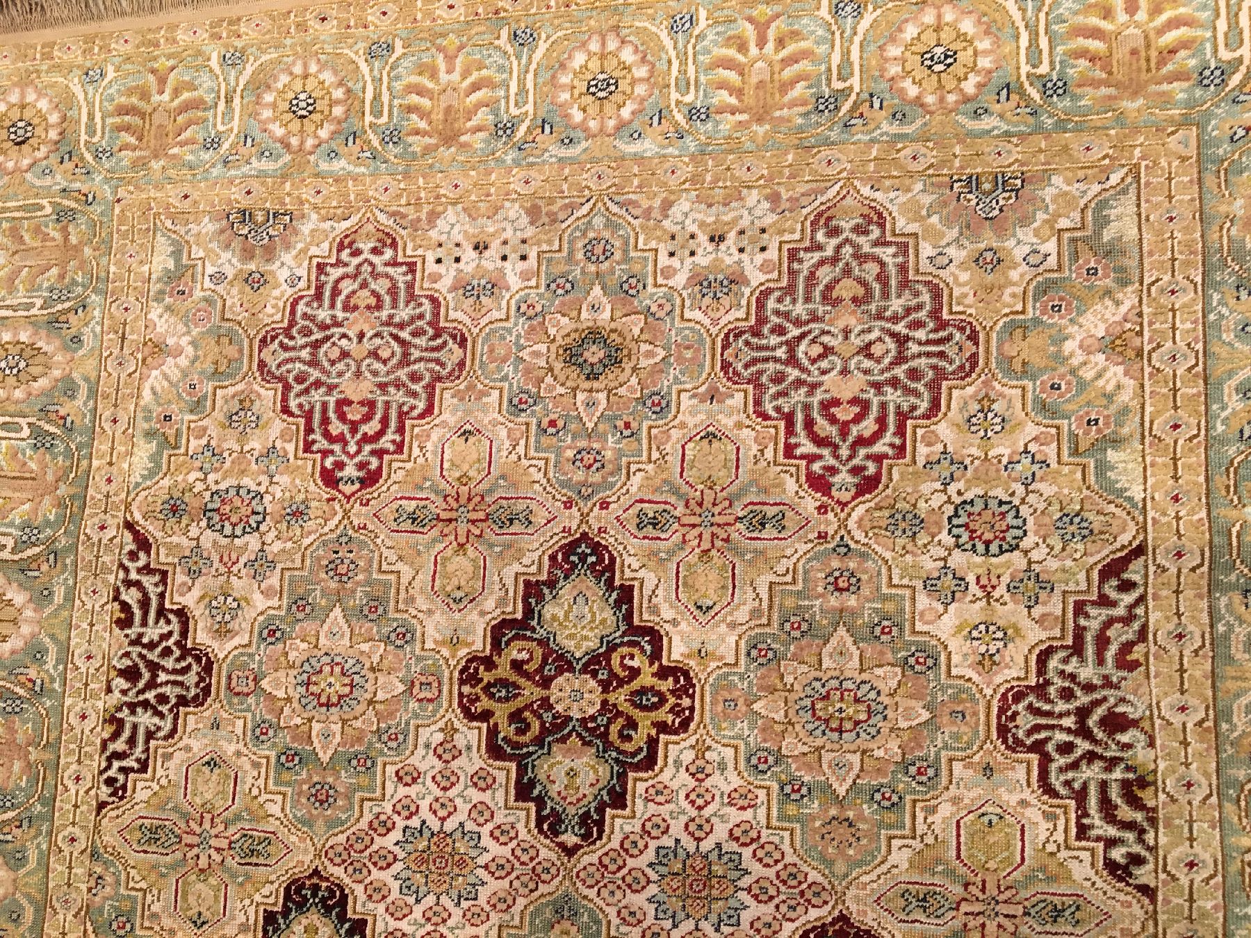 Detail c: Seiden Kaisery "Flosh" antik, Türkei, um 1890, Floshseide geknüpft auf Baumwolle. Dekorativer Seidenflosh Kaisery mit allover Muster und ...