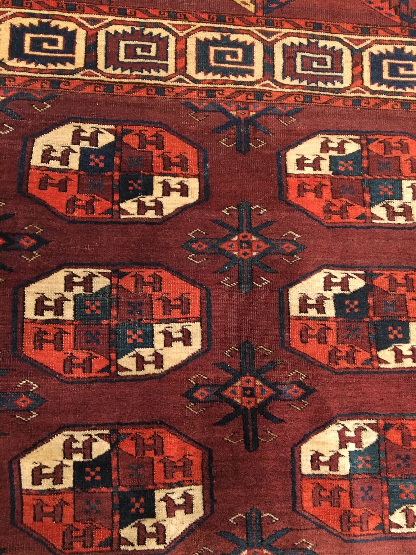 Detail b: Feiner Karadaschli "Hauptteppich" antik, Turkmenistan, frühes 19.Jhd., Wolle geknüpft auf Wolle. Fein geknüpfter Hauptteppich der ...