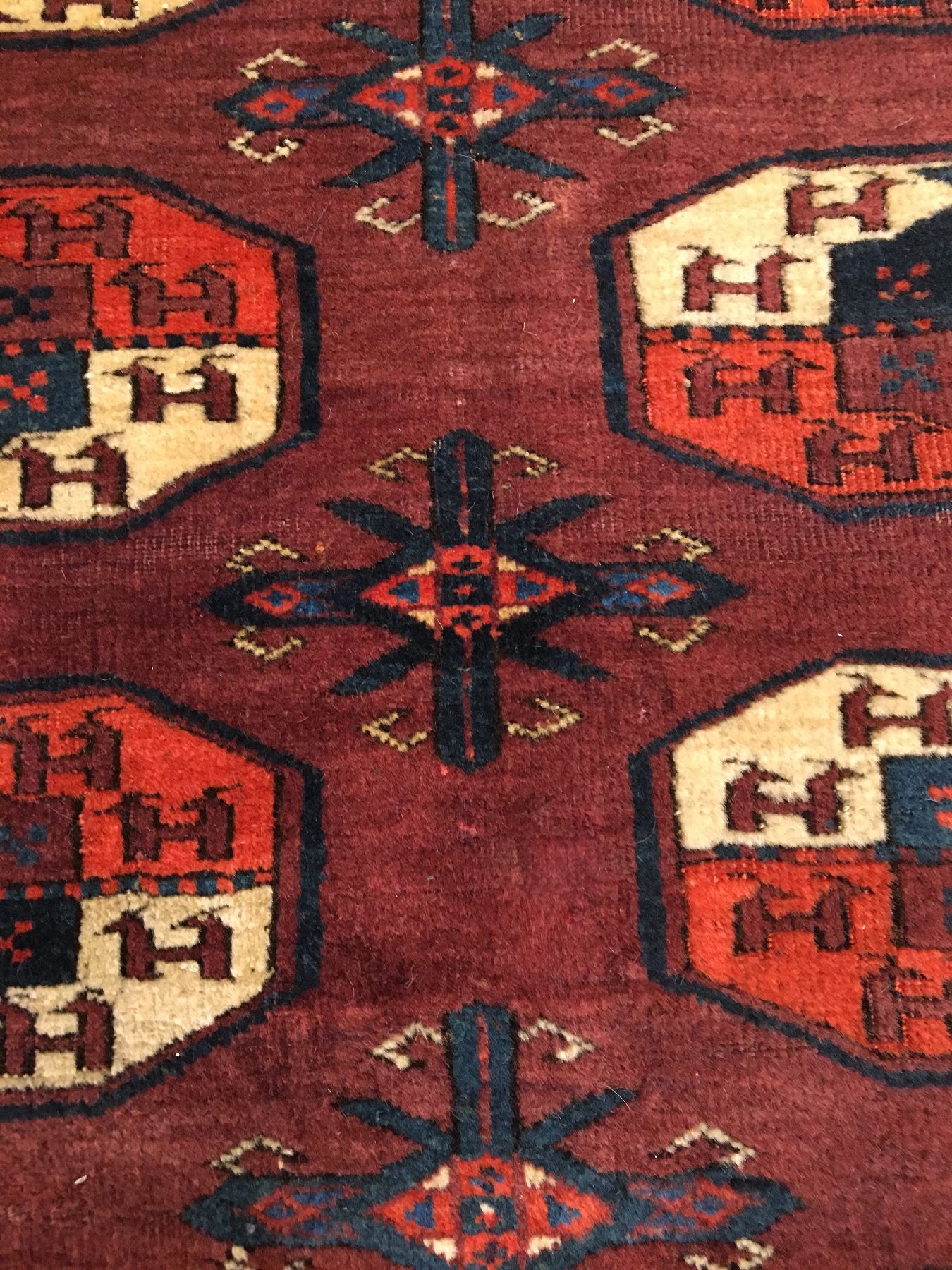 Detail c: Feiner Karadaschli "Hauptteppich" antik, Turkmenistan, frühes 19.Jhd., Wolle geknüpft auf Wolle. Fein geknüpfter Hauptteppich der ...