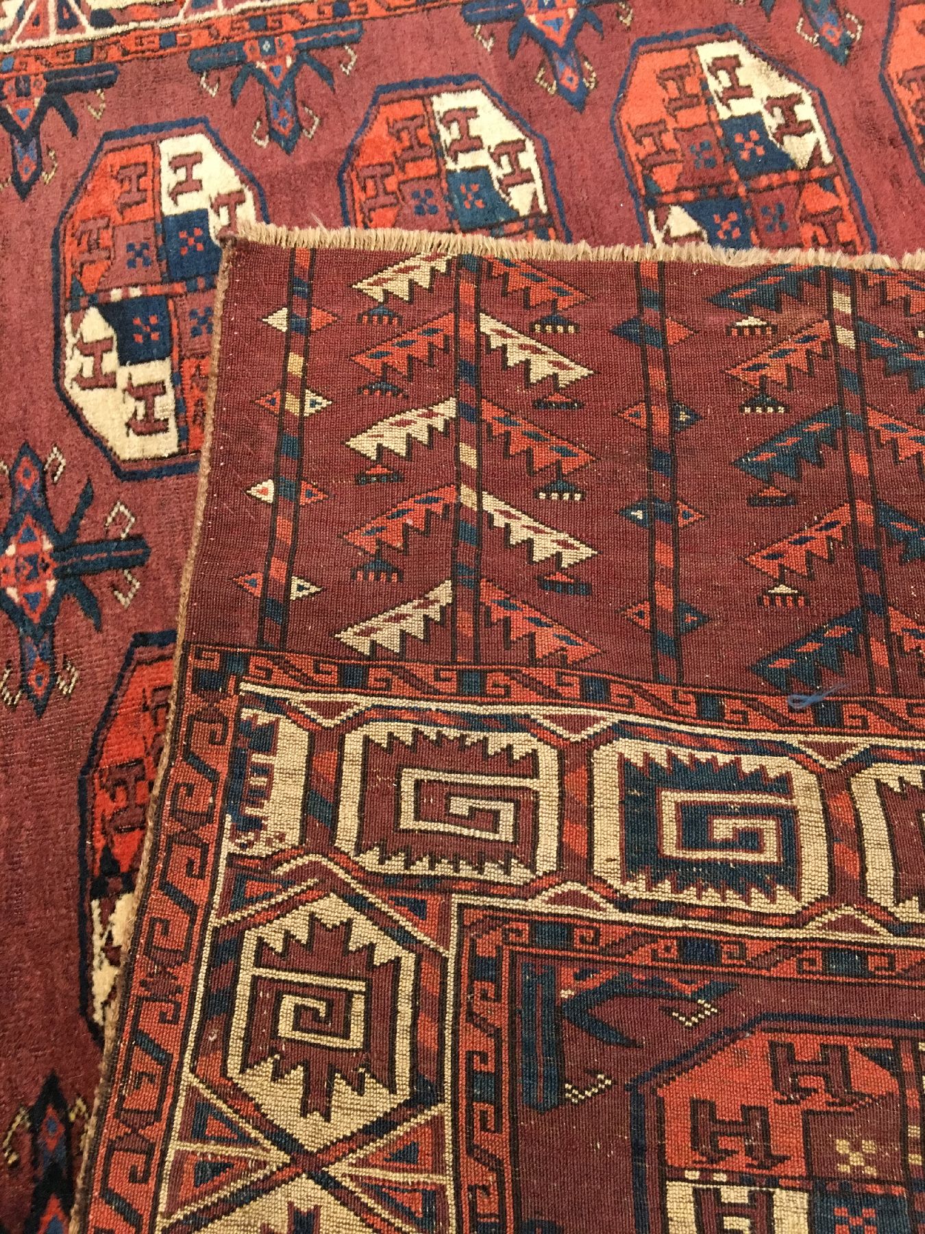 Detail h: Feiner Karadaschli "Hauptteppich" antik, Turkmenistan, frühes 19.Jhd., Wolle geknüpft auf Wolle. Fein geknüpfter Hauptteppich der ...