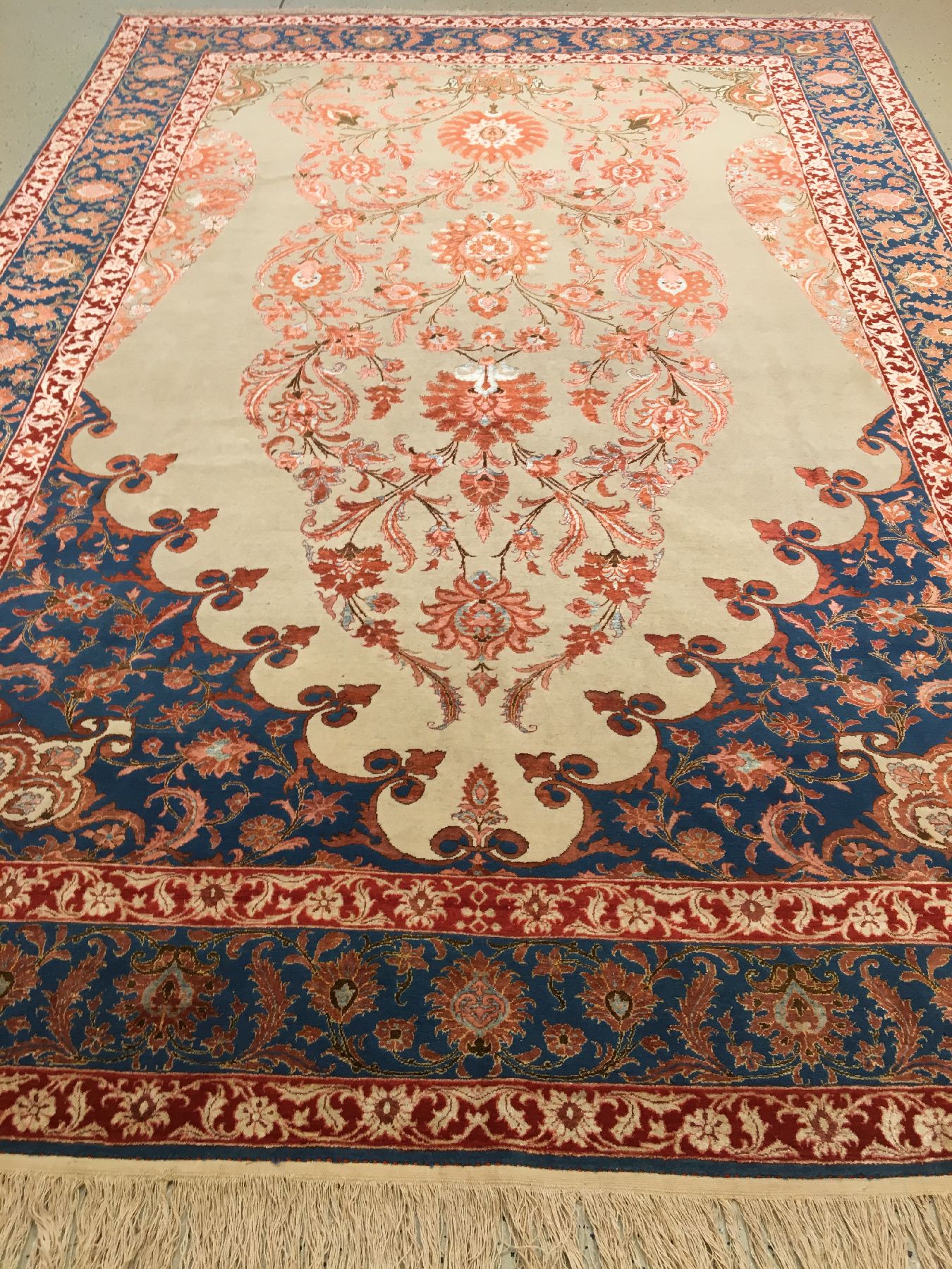 Detail b: Seltener großer feiner Teheran "Part-Silk" alt, Zentralpersien, um 1940, Korkwolle mitviel Seide geknüpft auf Baumwolle. Hochdekorativer ...