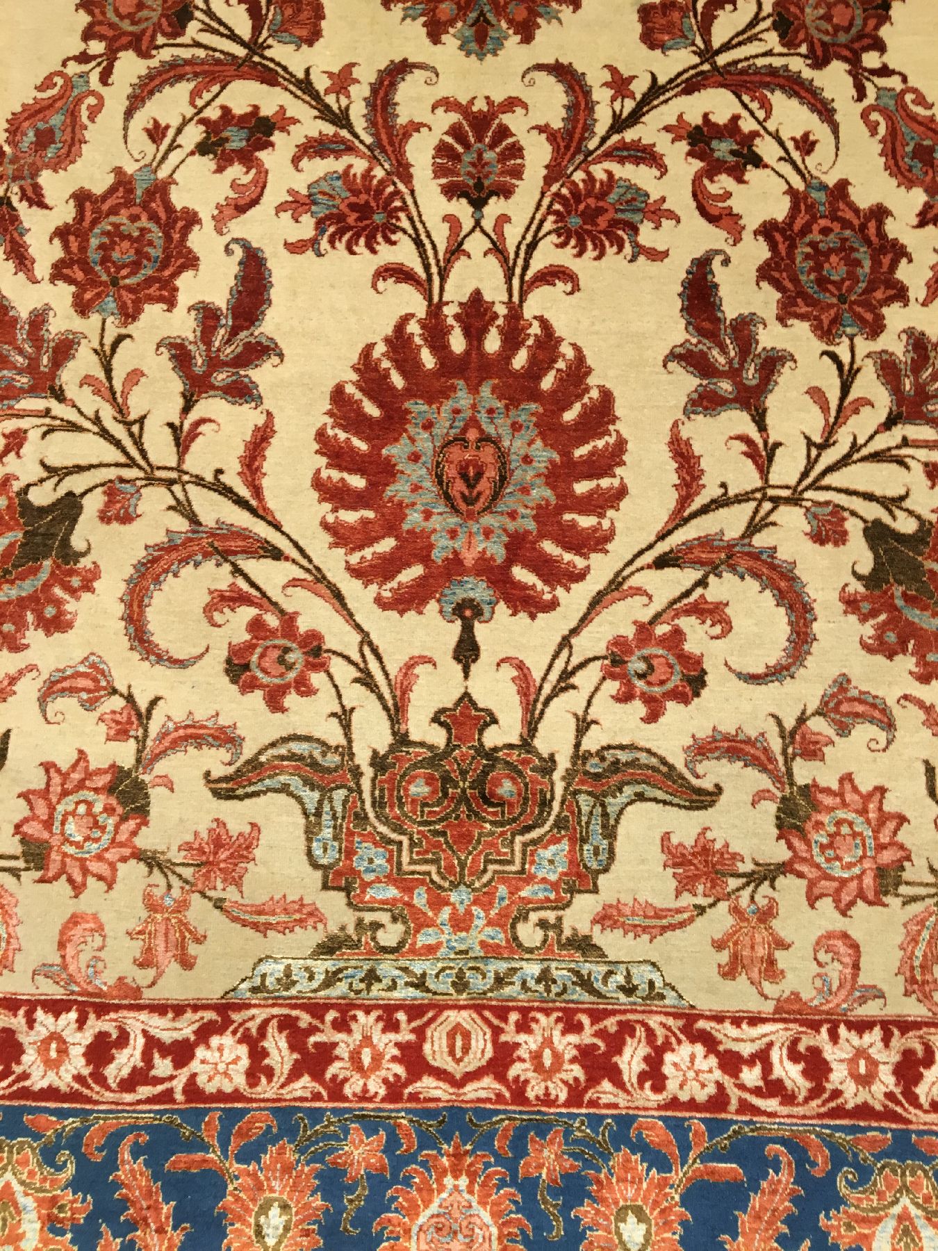 Detail c: Seltener großer feiner Teheran "Part-Silk" alt, Zentralpersien, um 1940, Korkwolle mitviel Seide geknüpft auf Baumwolle. Hochdekorativer ...