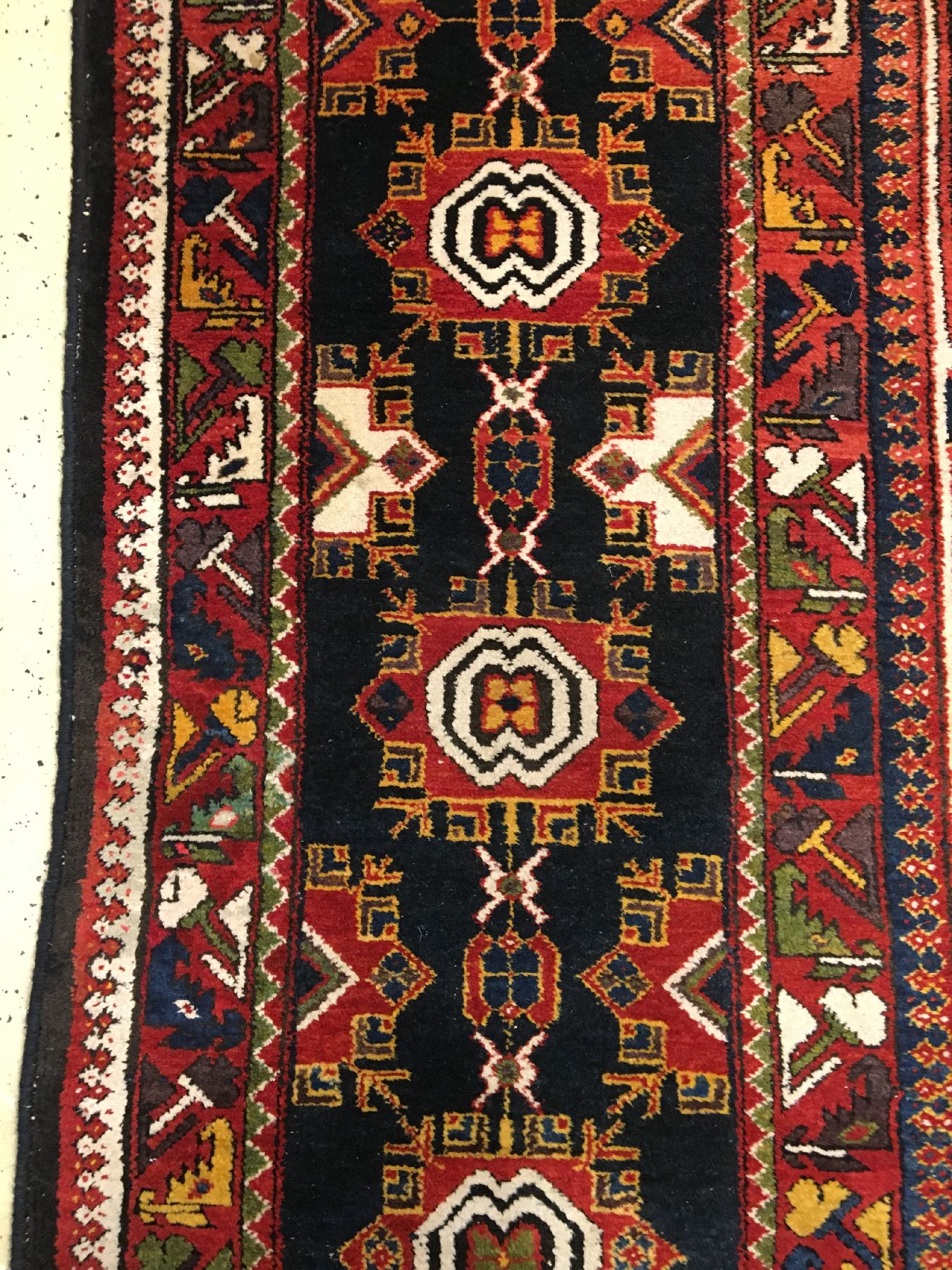 Detail g: Großer Bachtiari "Khan-Teppich" antik, Westliches Zentralpersien, um 1890/1900, Wolle geknüpft auf Baumwolle. Seltener und farbenfroher ...