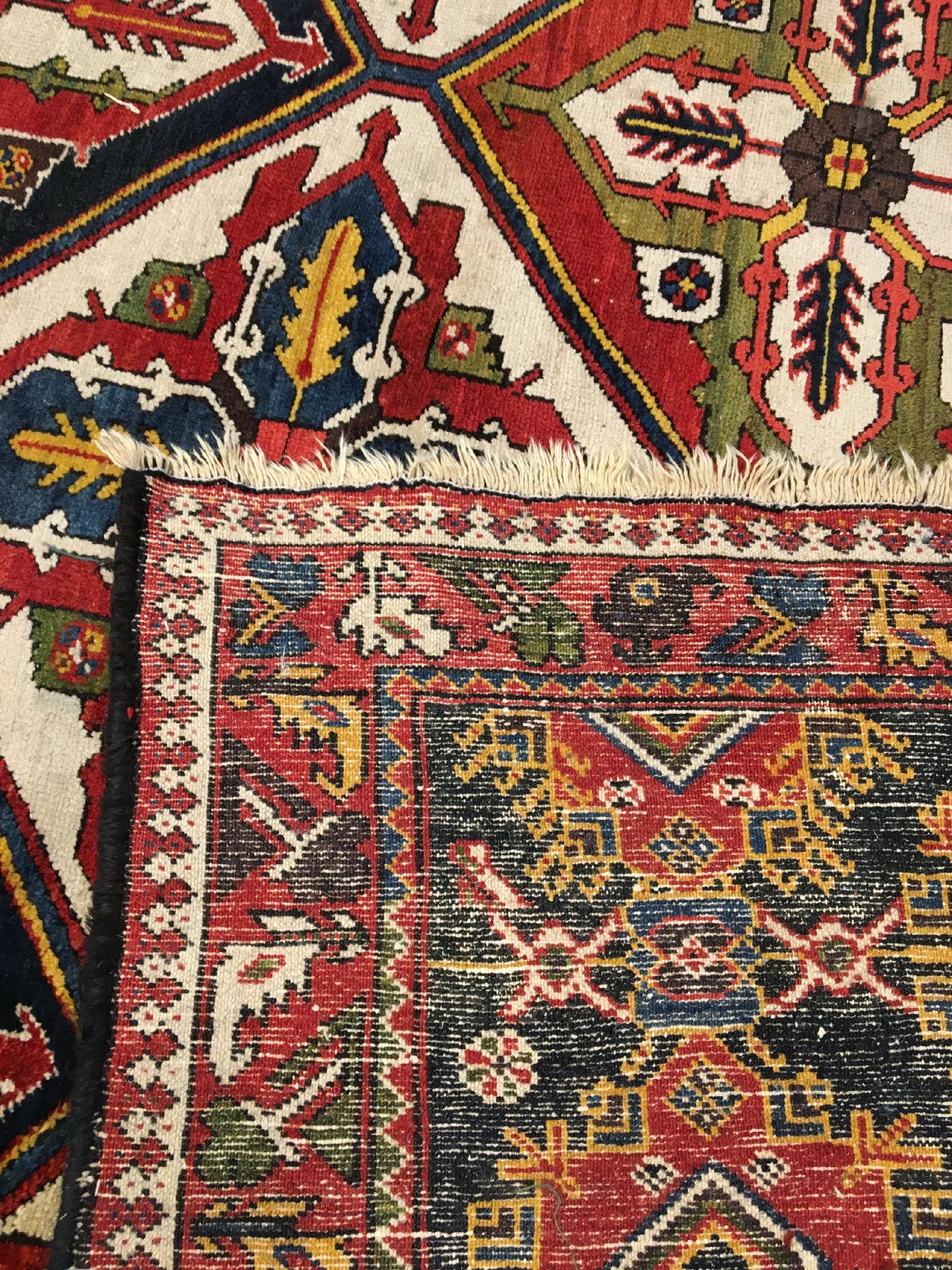 Detail h: Großer Bachtiari "Khan-Teppich" antik, Westliches Zentralpersien, um 1890/1900, Wolle geknüpft auf Baumwolle. Seltener und farbenfroher ...