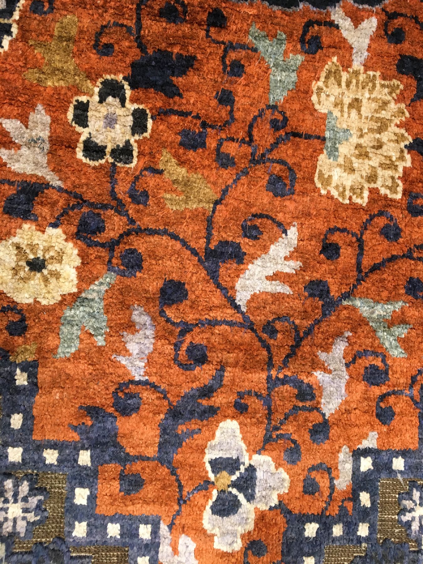 Detail f: Kaiserlicher Seiden Peking "Palastteppich" mit Gold-Metallbrokat antik (Qing Dynastie) "Mit Eigentümer Bezeichnung aus dem ...
