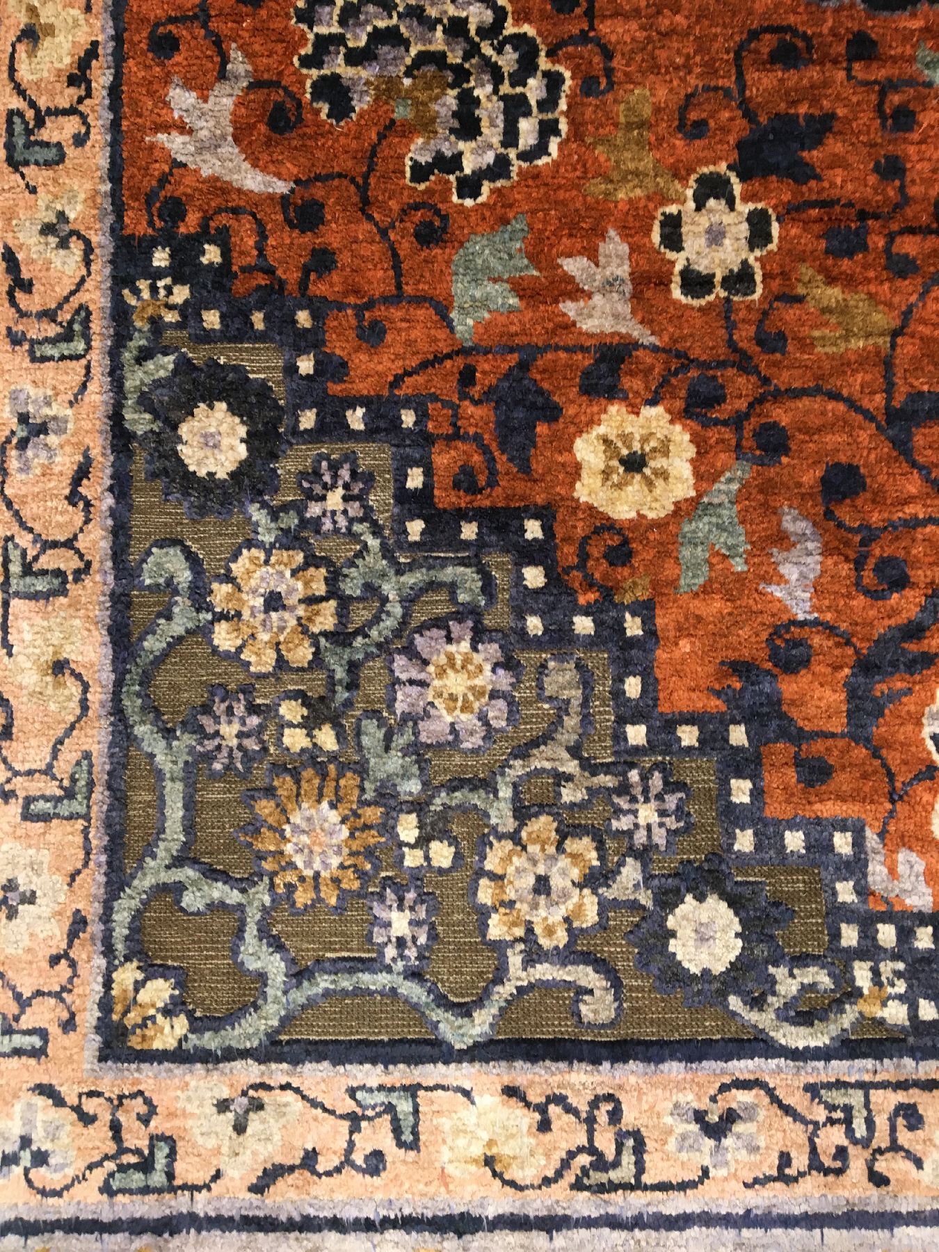 Detail g: Kaiserlicher Seiden Peking "Palastteppich" mit Gold-Metallbrokat antik (Qing Dynastie) "Mit Eigentümer Bezeichnung aus dem ...