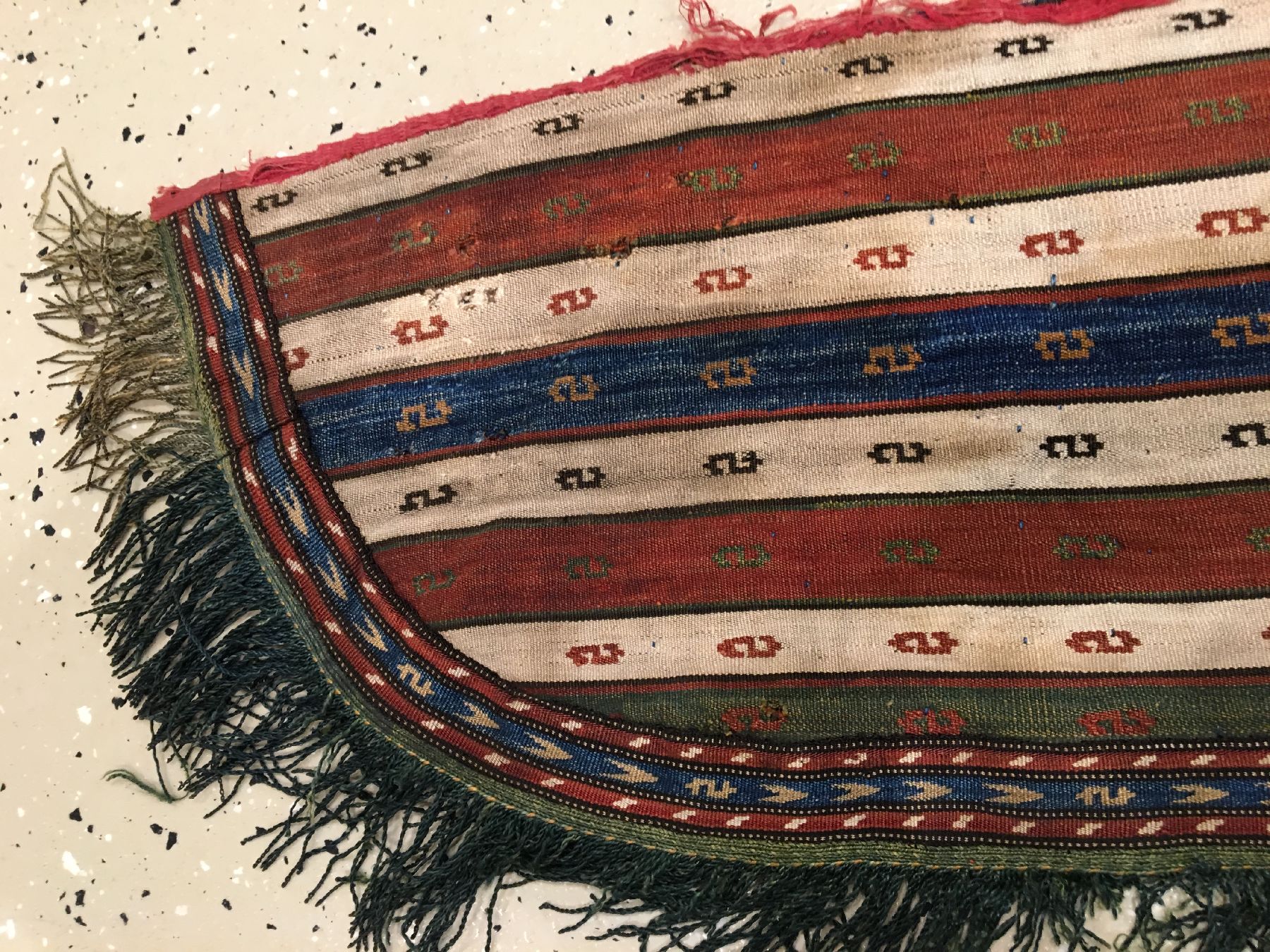 Detail d: Sehr feine Turkmenische Seiden "Pferdedecke" antik (Mit original indigoblauen Filzrücken), Turkmenistan, frühes 19.Jhd., reine ...