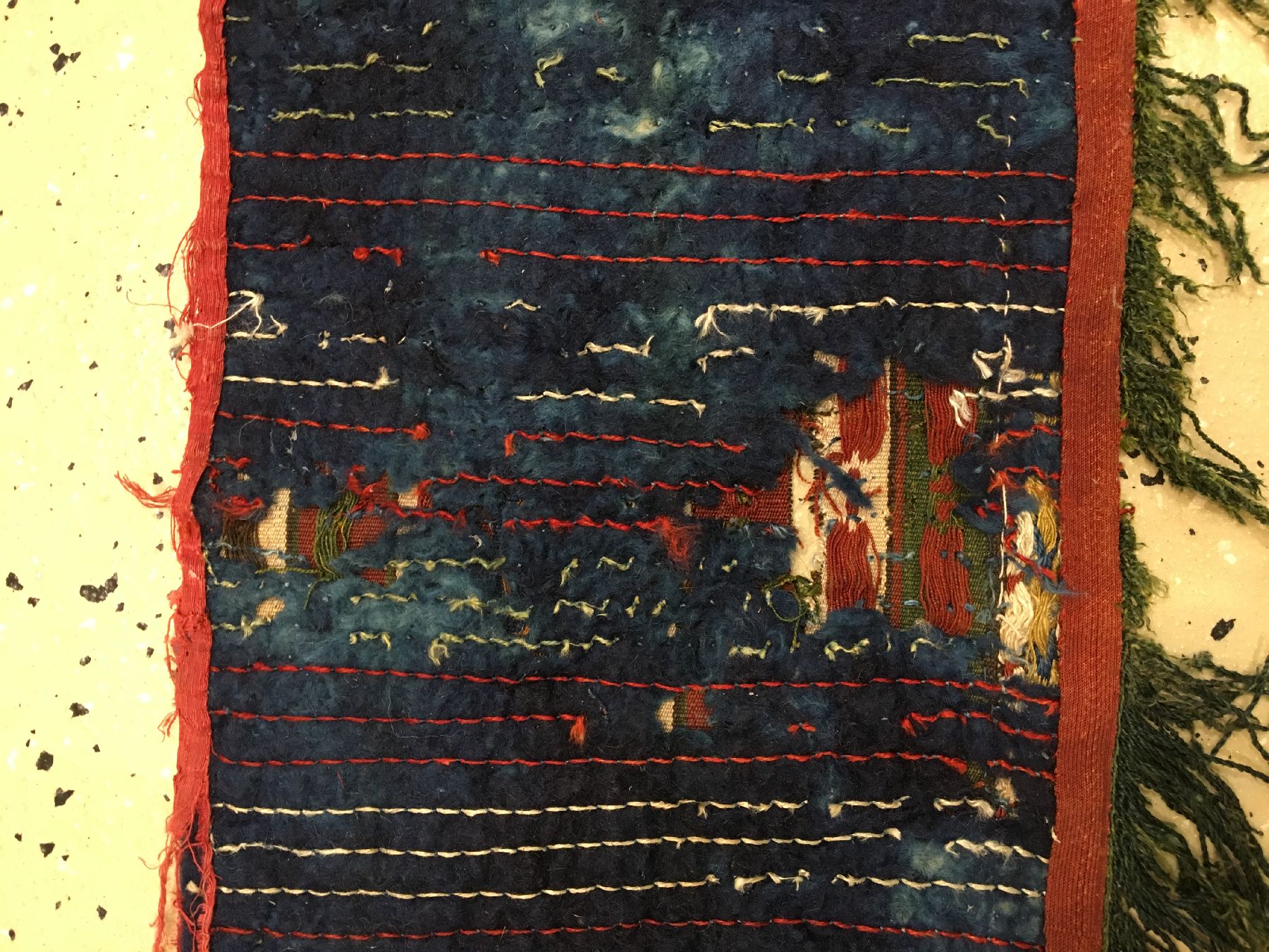 Detail g: Sehr feine Turkmenische Seiden "Pferdedecke" antik (Mit original indigoblauen Filzrücken), Turkmenistan, frühes 19.Jhd., reine ...