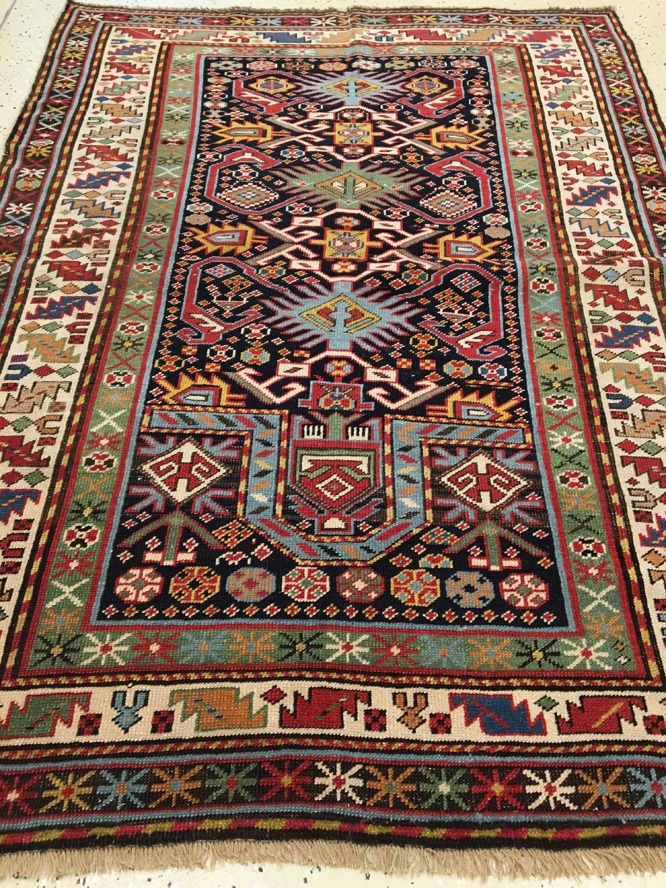 Detail b: Seltener Karabagh "Gebetsteppich" antik, Südkaukasus, 19.Jhd., Wolle geknüpft auf Wolle. Farbenfroher Gebetsteppich aus dem ...