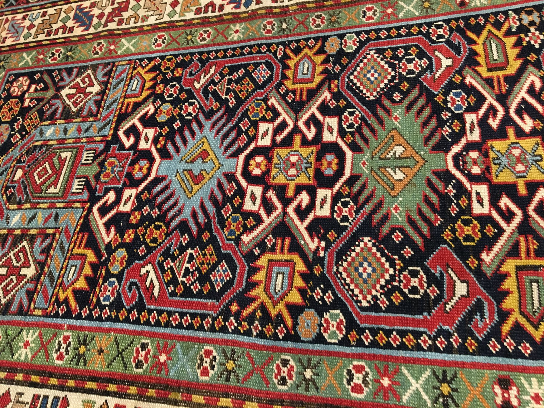Detail d: Seltener Karabagh "Gebetsteppich" antik, Südkaukasus, 19.Jhd., Wolle geknüpft auf Wolle. Farbenfroher Gebetsteppich aus dem ...
