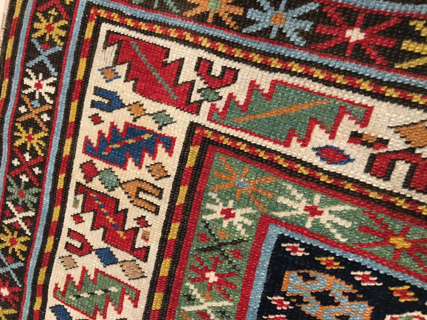 Detail h: Seltener Karabagh "Gebetsteppich" antik, Südkaukasus, 19.Jhd., Wolle geknüpft auf Wolle. Farbenfroher Gebetsteppich aus dem ...