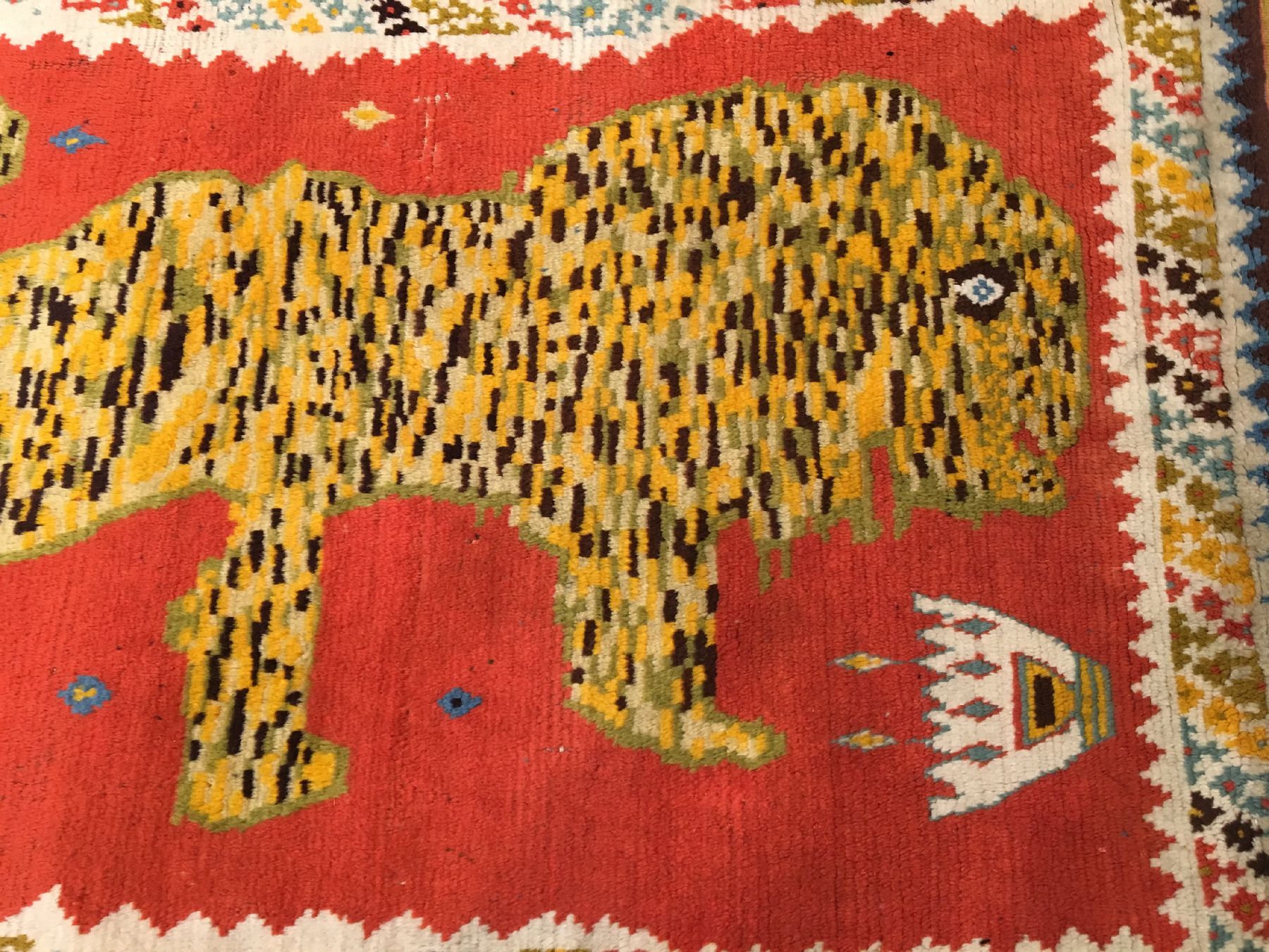 Detail b: Gaschgai "Löwen-Gabbeh" antik (Rückseite mit Mohamarat Regenbogen Muster), Südwestpersien, Ende 19.Jhd., Wolle geknüpft auf Wolle. Ein ...